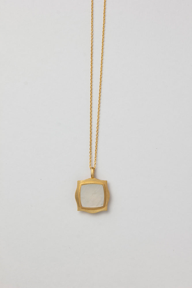 jaren Classic flame shell necklace Square
