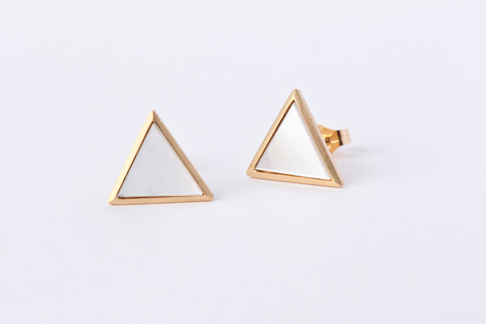 jaren Triangle shell earring