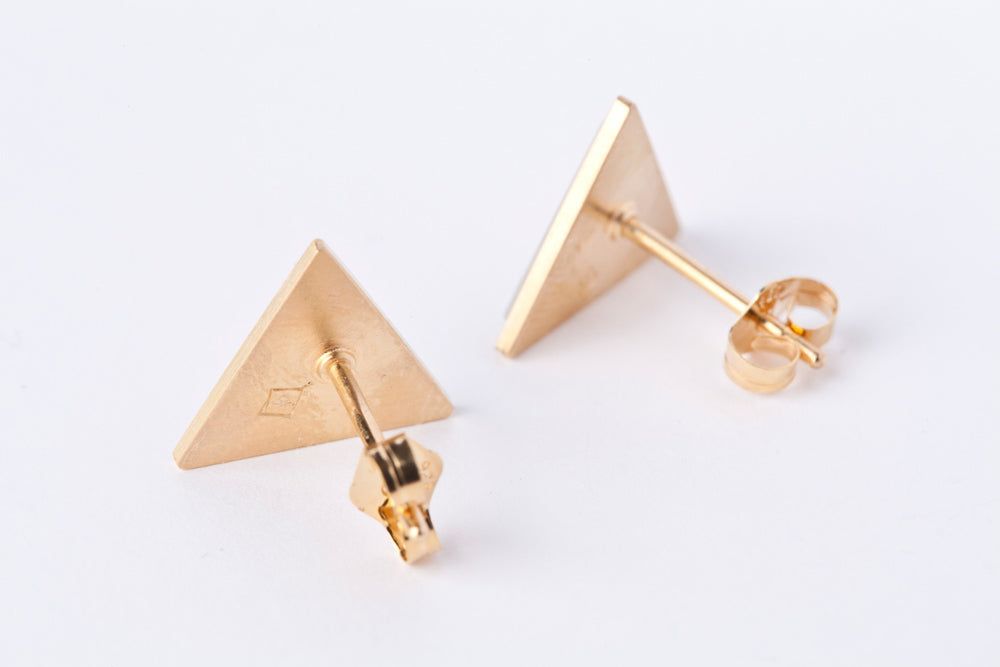 jaren Triangle shell earring