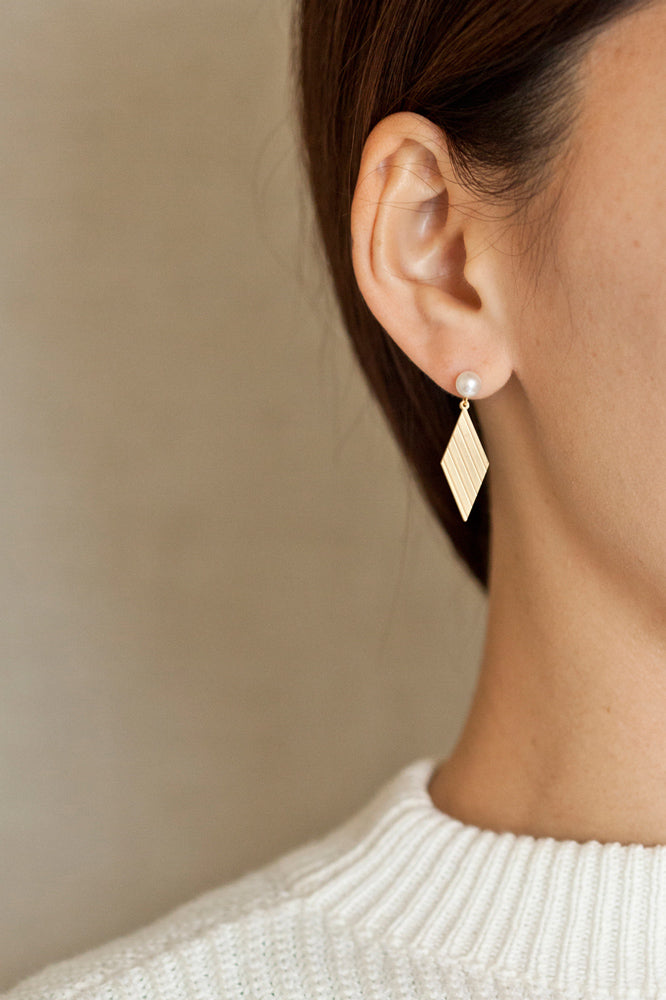jaren Stripe dia shaped earring B piercing