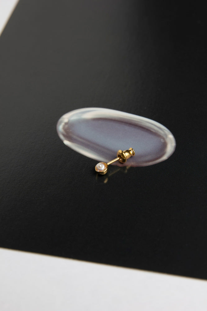 mocco 半丸お皿淡水パールピアス