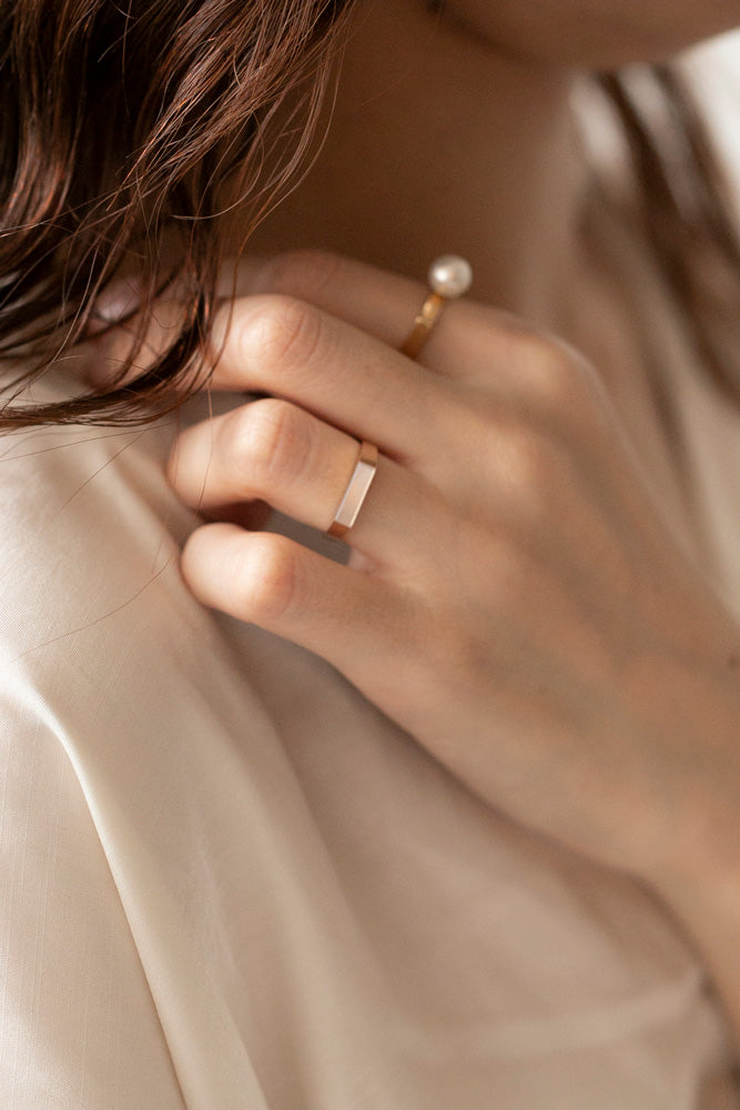 simmon 10K & NARROW SHELL SIGNET RING CUT /K10