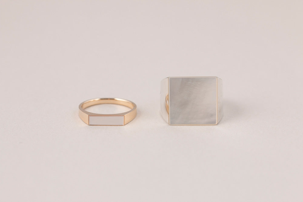simmon 10K & NARROW SHELL SIGNNET RING CUT white pearl ring