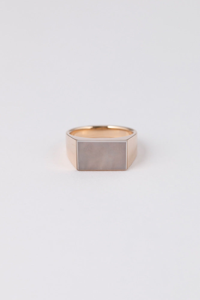 simmon 10K & RECTANGLE SHELL SIGNET RING PINKY white pearl ring