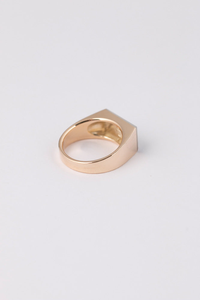 simmon 10K & RECTANGLE SHELL SIGNET RING PINKY white pearl ring