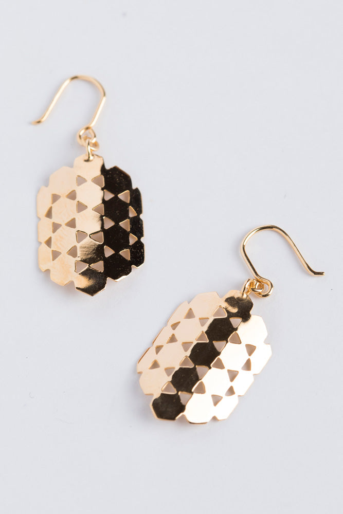 saia hexagonal openwork pierce