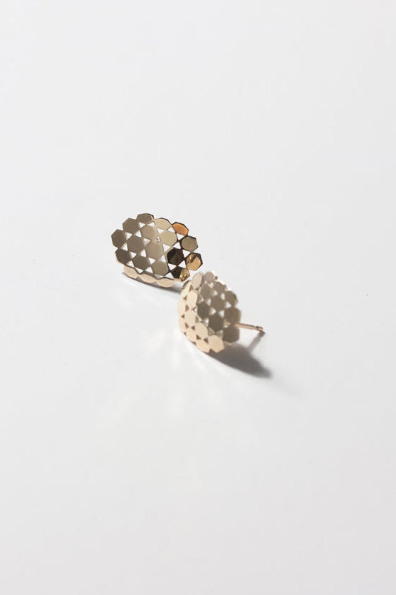 saia Hexagonal Openwork Small Stud Pierce /K10