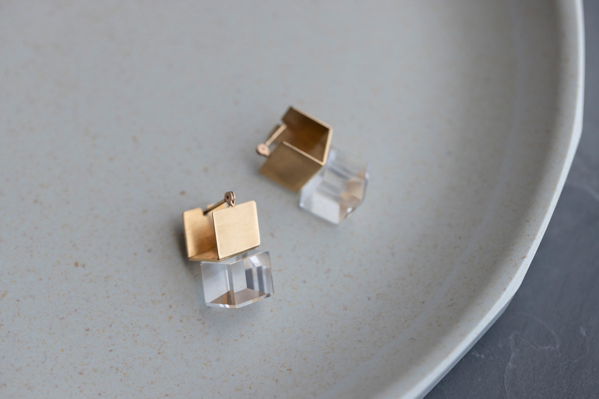 yull. CUBE clear quartz Pierce Quartz earrings/K10