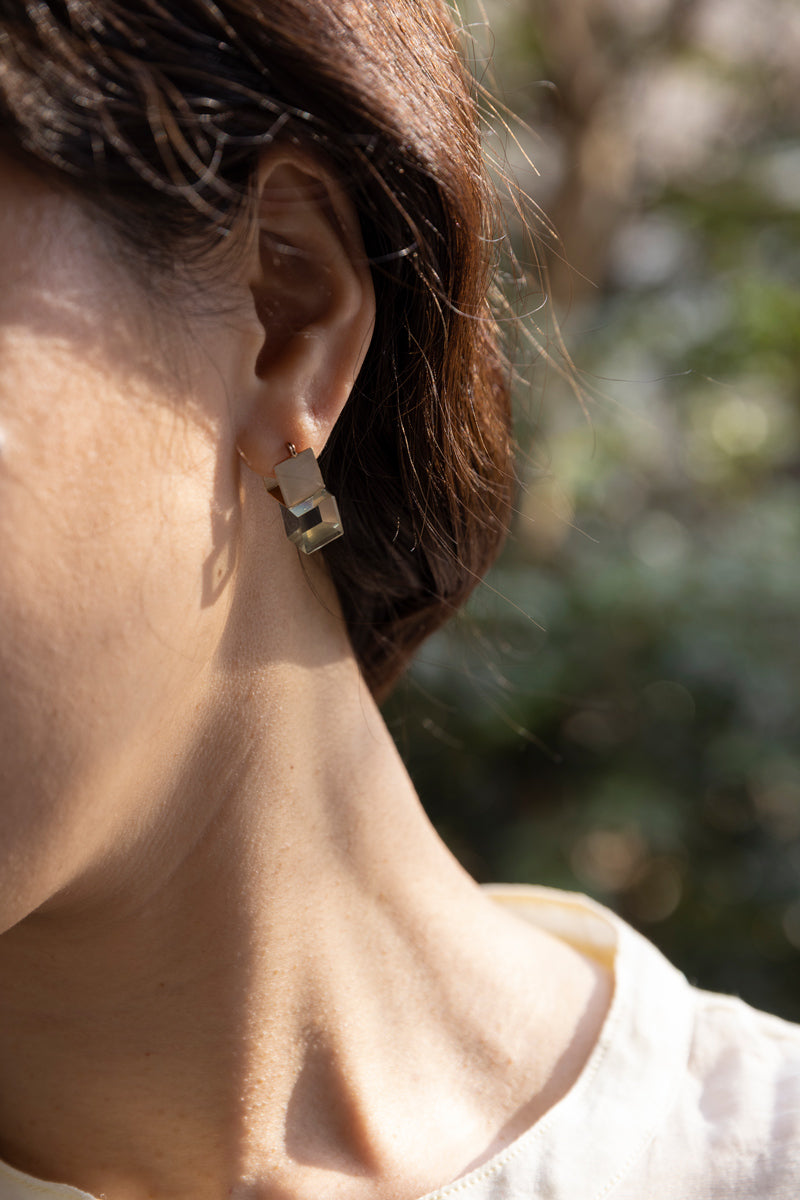 yull. CUBE clear quartz Pierce Quartz earrings/K10
