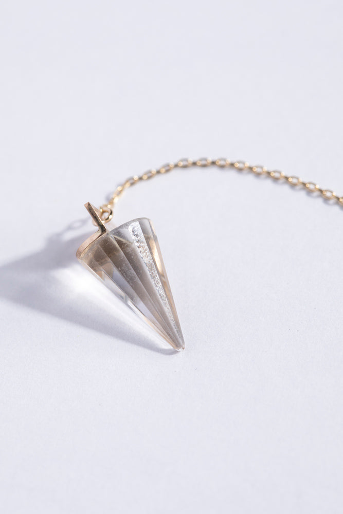 yull. GEOMETRYロッククリスタルロングピアス/K10
