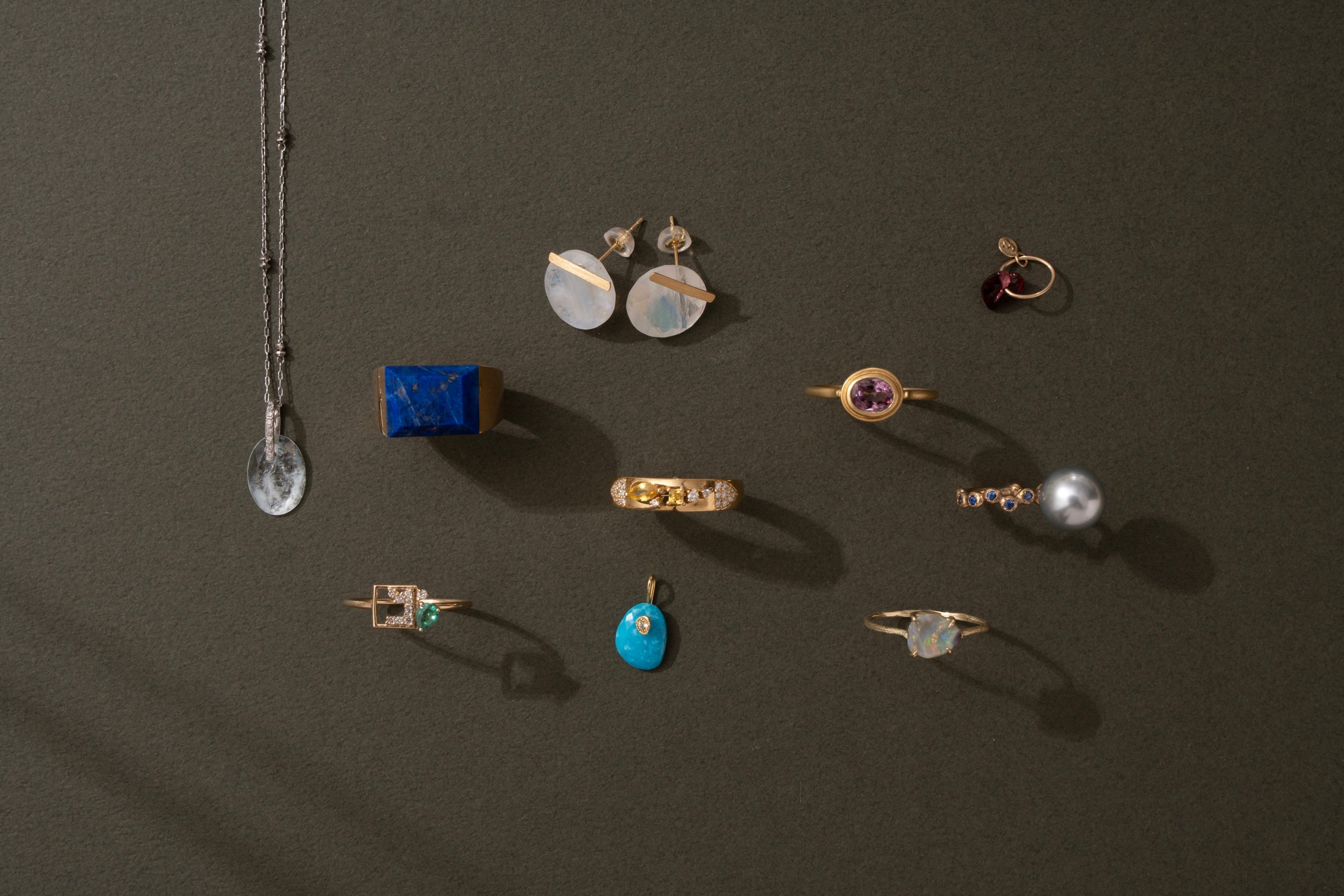 誕生石で選ぶジュエリー