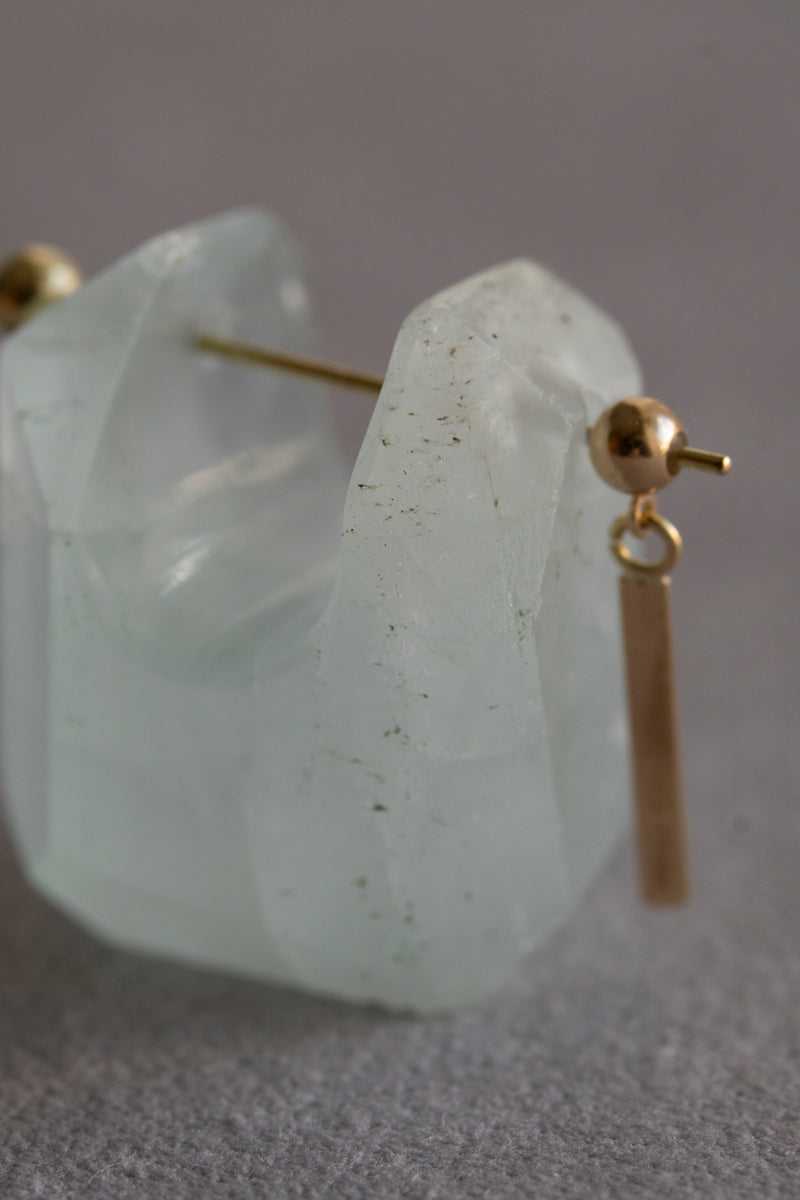 ３月の誕生石  - アクアマリン、ブラッドストーン、サンゴ、アイオライト