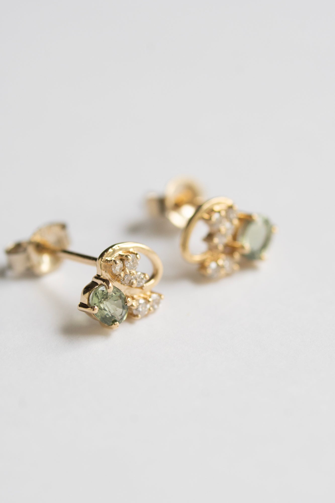 MILA OMI MATA KYBELE STUDS Green Sapphire Pierced Earring /K10