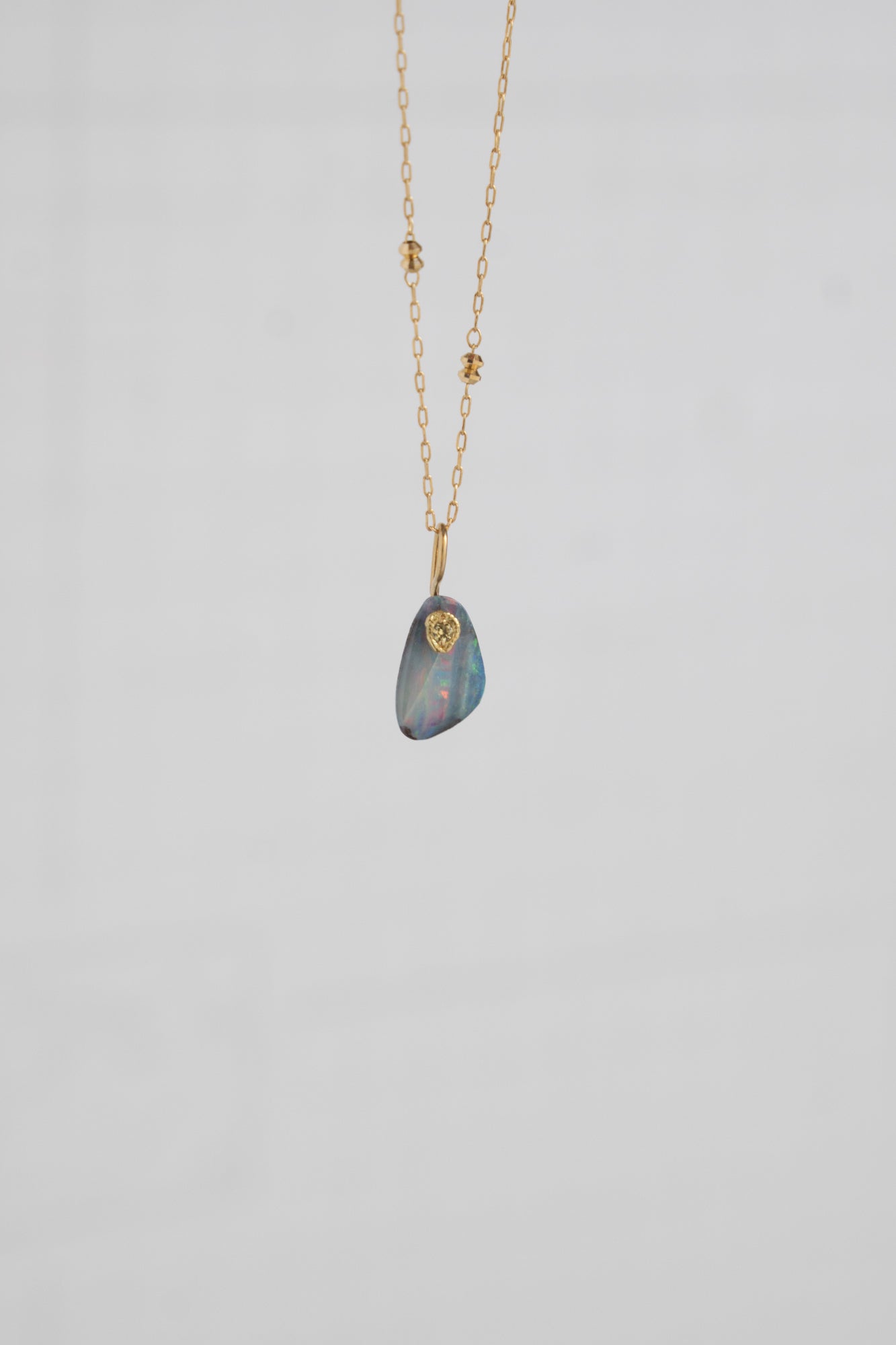 MONAKA jewellery Flat Boulder Opal Necklace Charm Top /K18