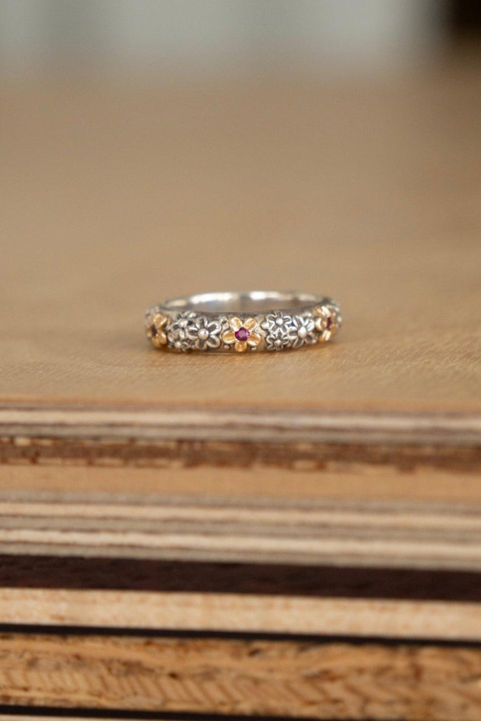 Gerochristo Wild Flowers Anthemis Ring Ruby /SV&K18