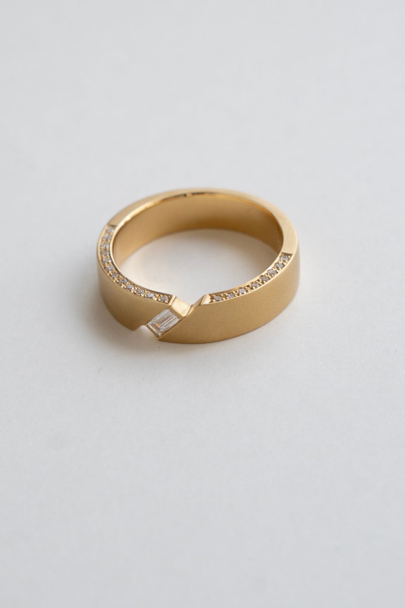 ALLIS Baguette & Melee Diamond Ring /K18