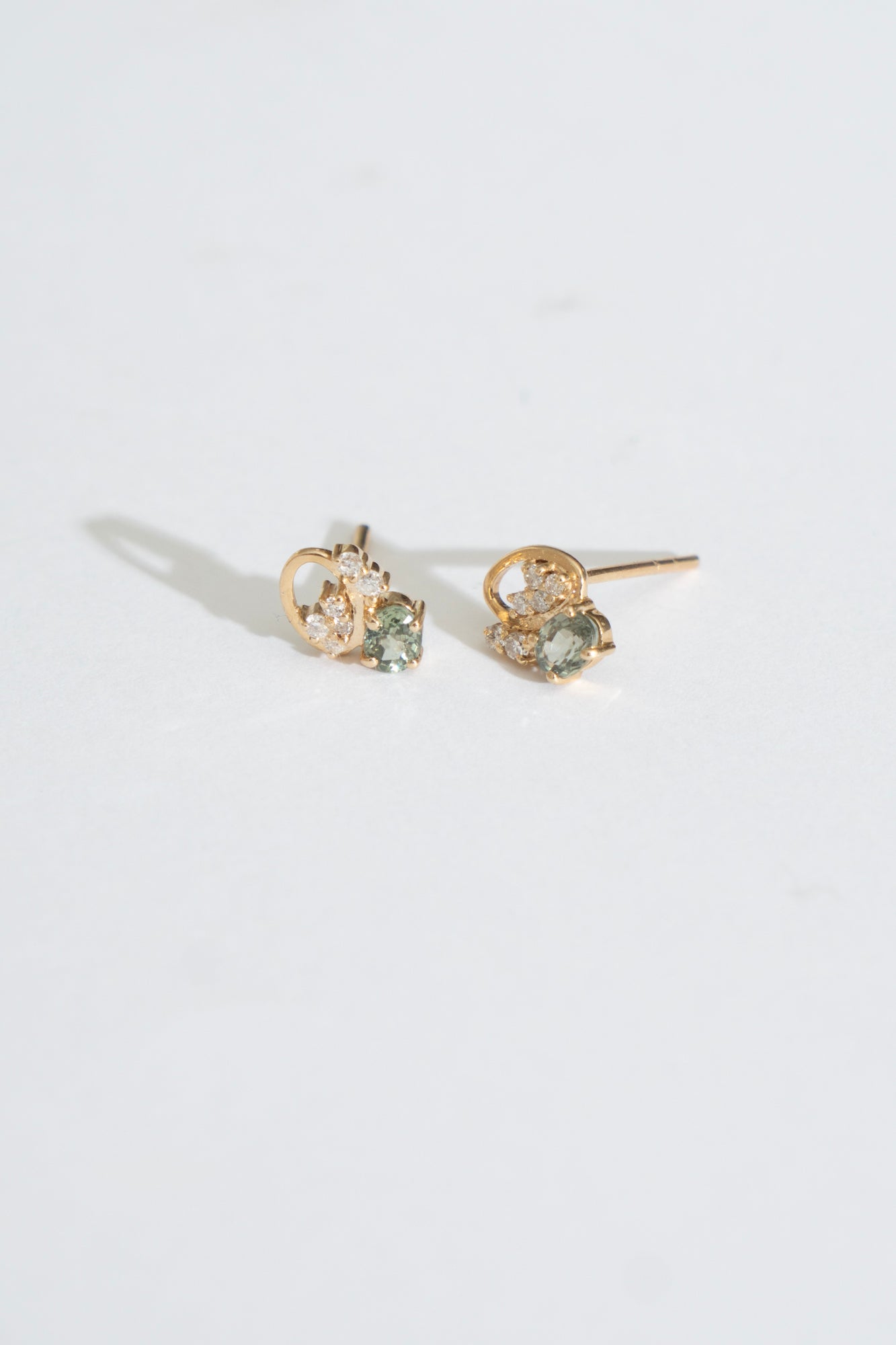 MILA OMI MATA KYBELE STUDS Green Sapphire Pierced Earring /K10