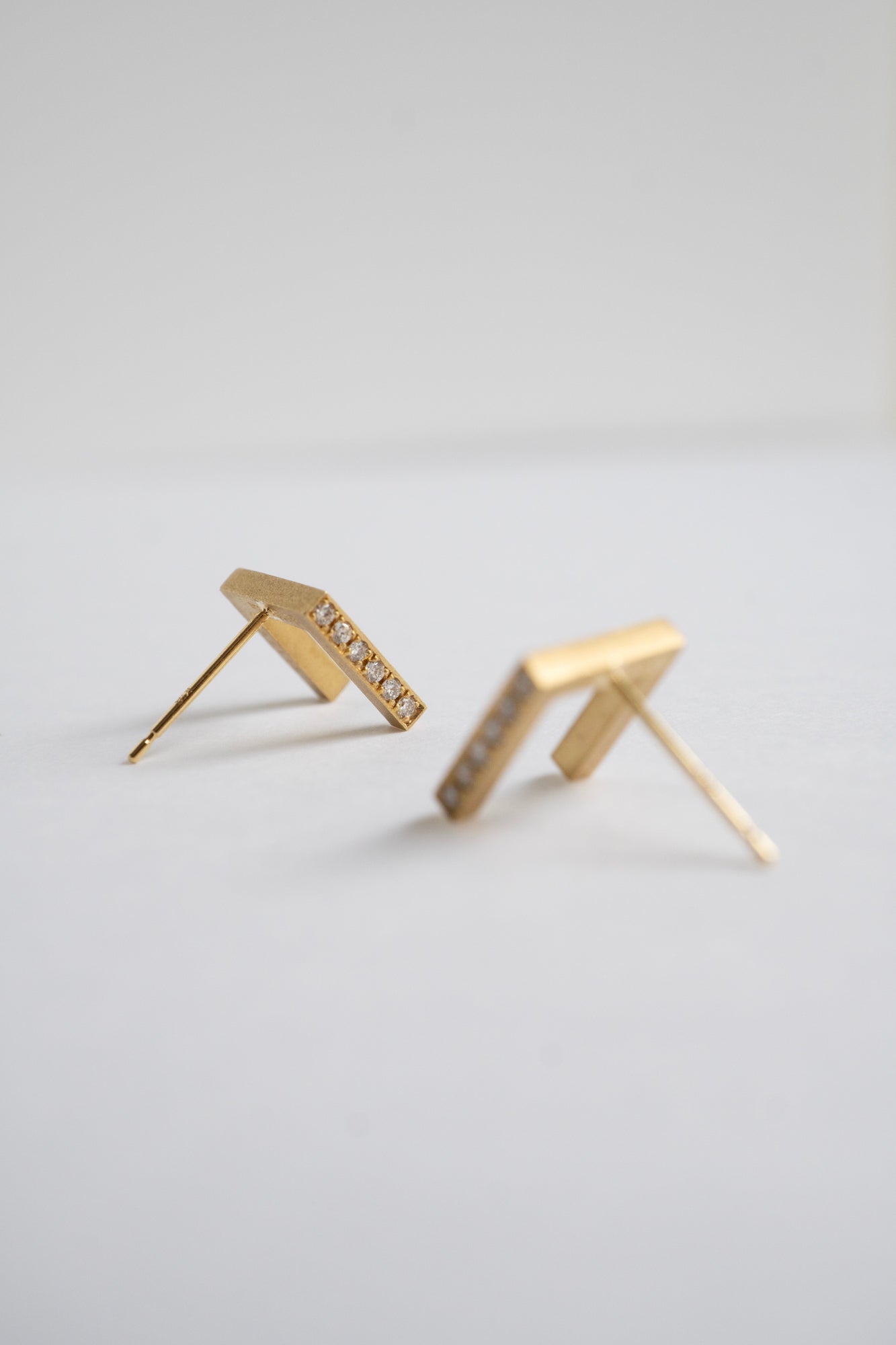 ALLIS Bridge Diamond Pierced Earrings Side /K18