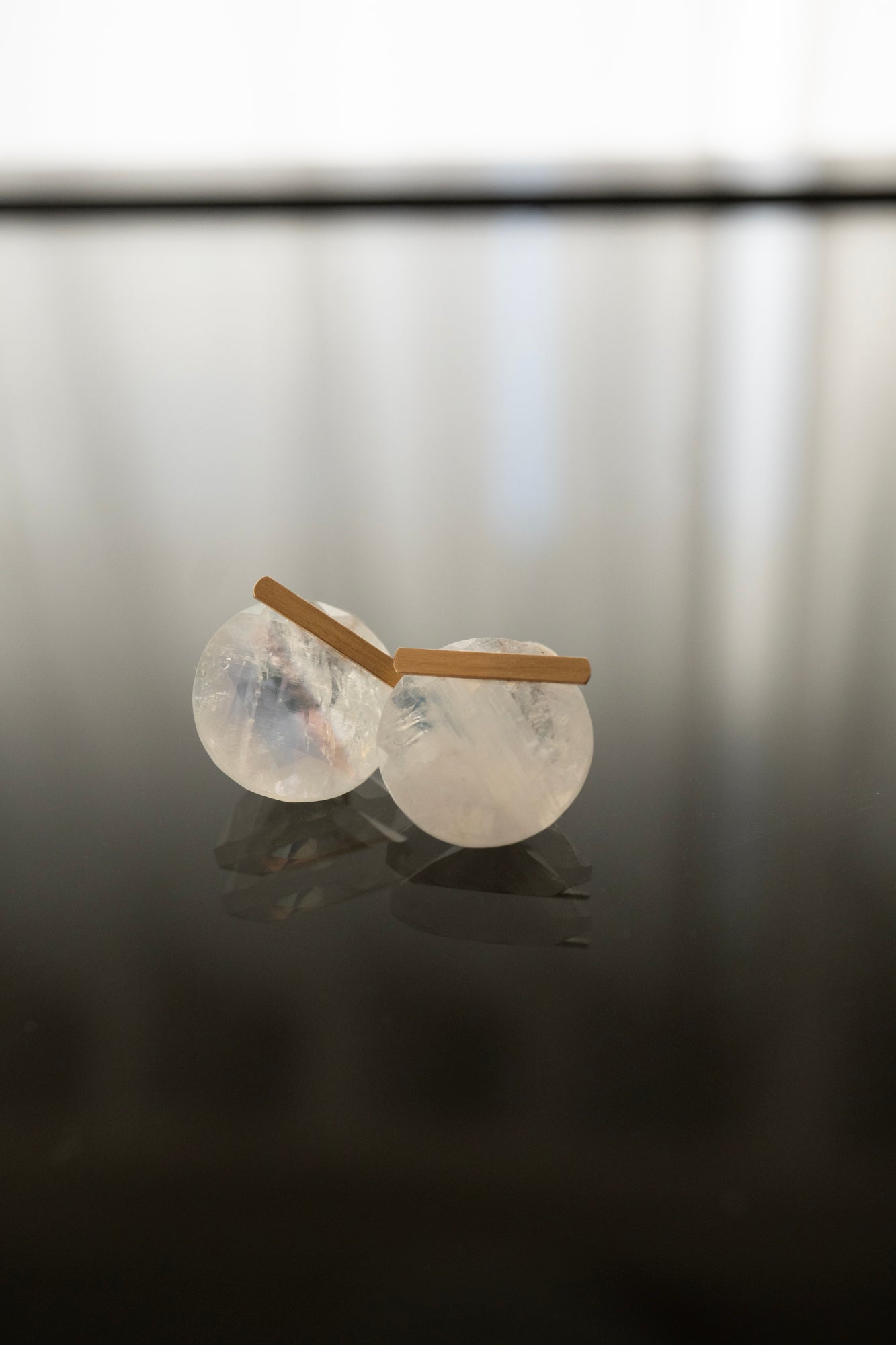 MONAKA jewellery Rainbow Moonstone bar Stone Pierce /K18