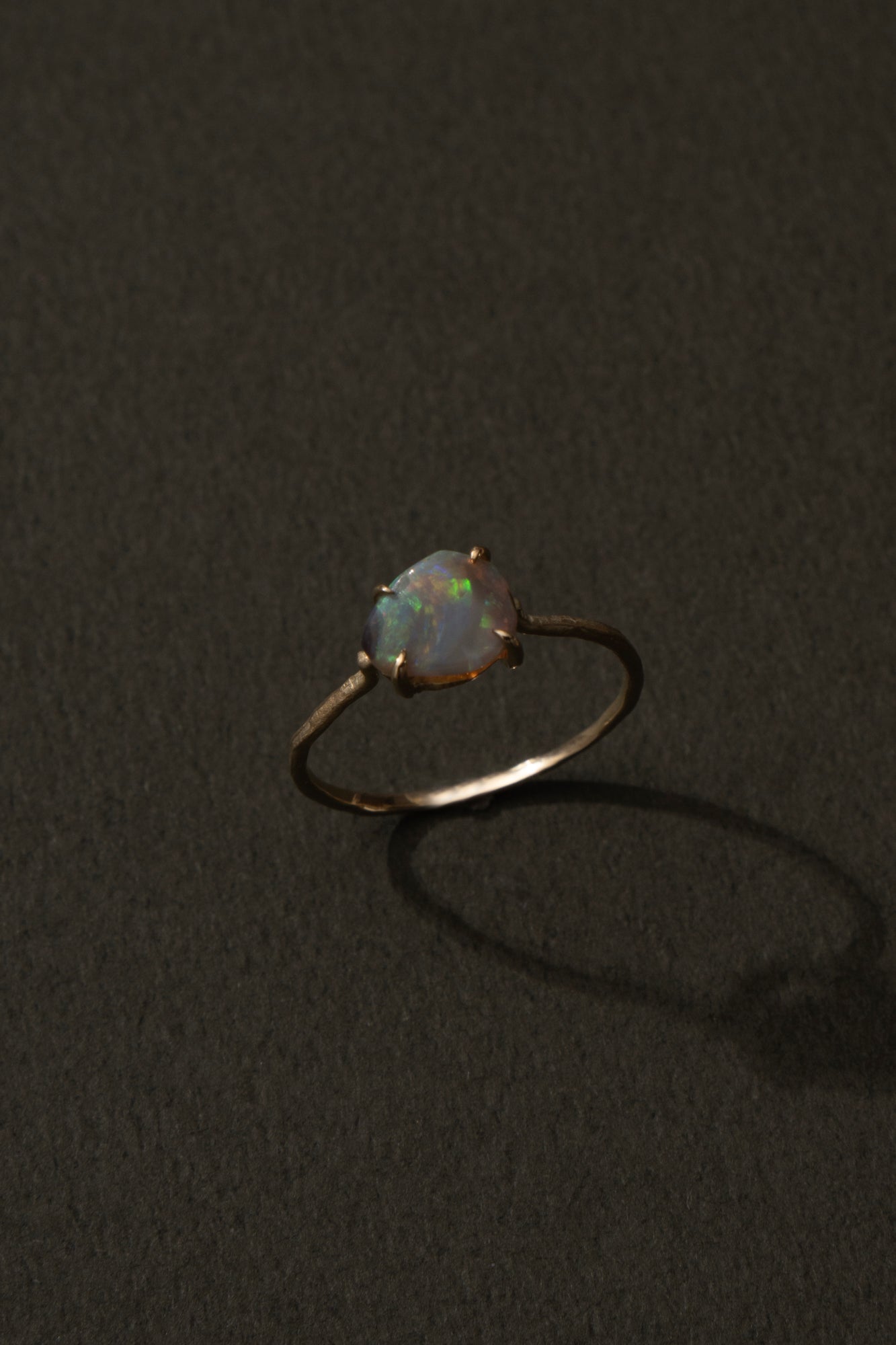 MONAKA jewellery flat stone Opal Ring /K14