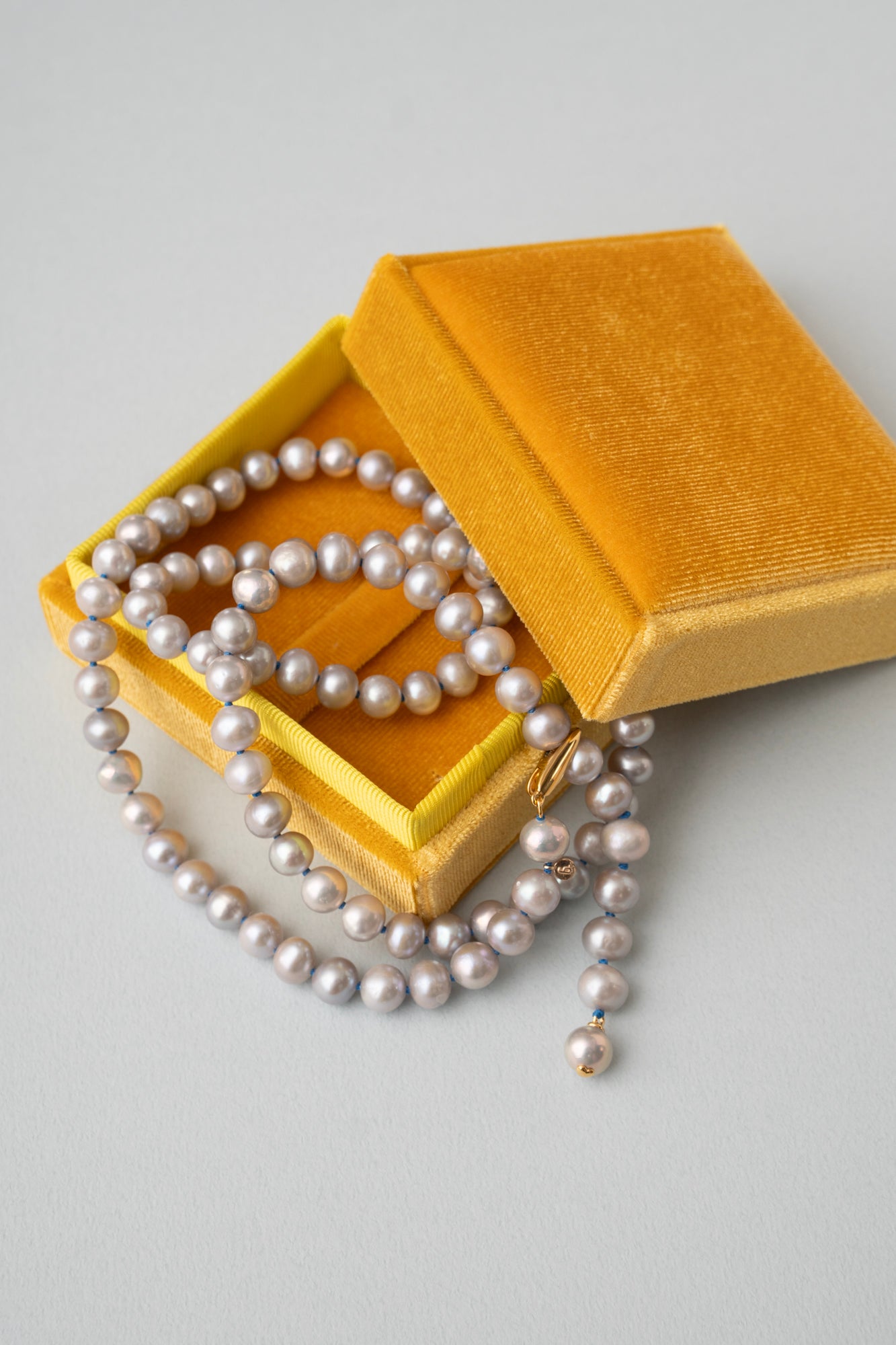 bohem All Knot Pearl Necklace Middle Long Gray