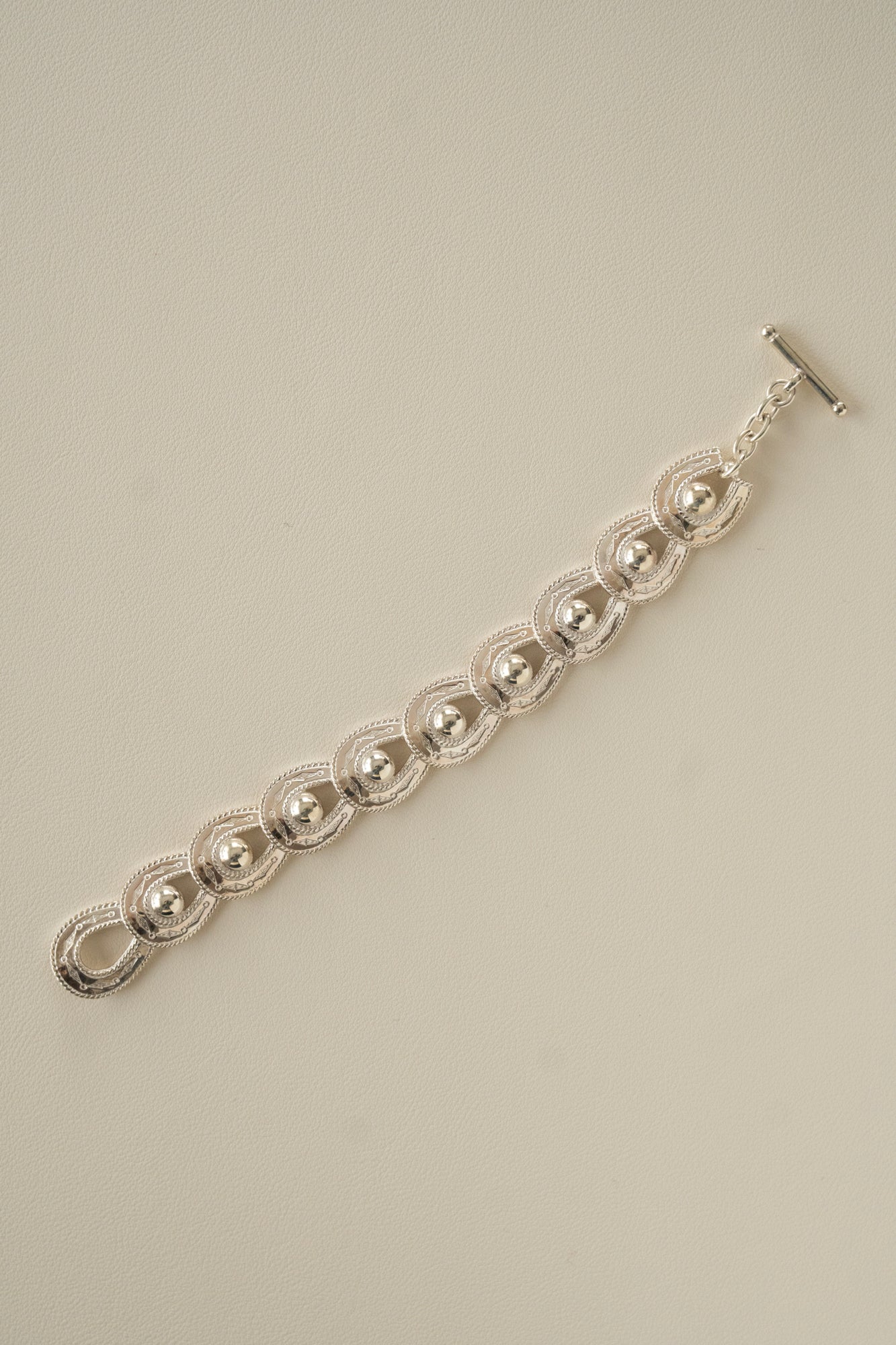 趣味・スポーツ・実用 Beadword WAKAN SILVER SMITH ワカンシルバースミス Spirit Horse shoe Bracelet