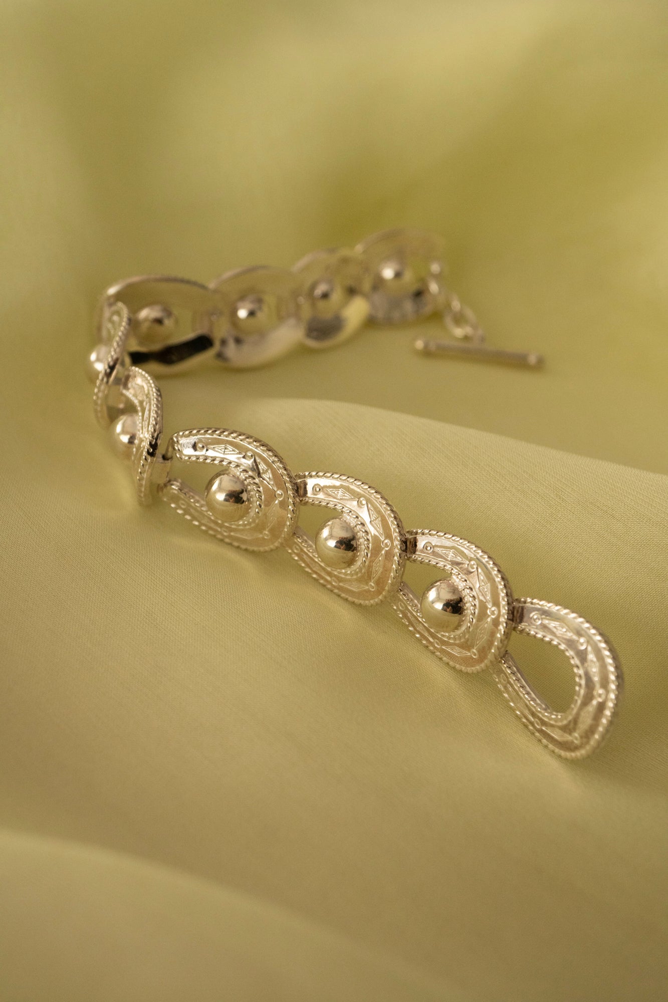 WAKAN SILVER SMITH Spirit Horse shoe Bracelet All Beads /Silver