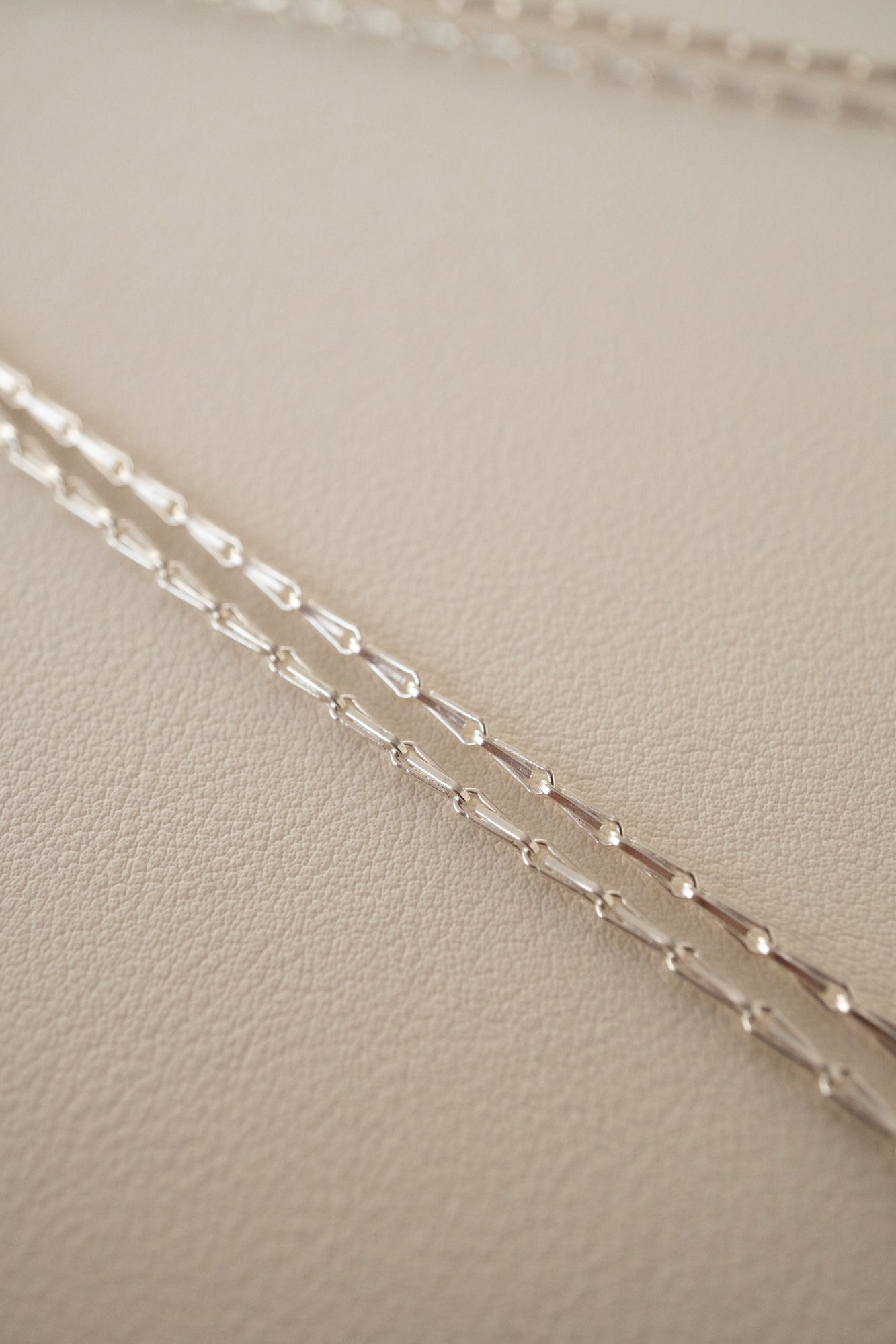 WAKAN SILVER SMITH Horse Shoe Drop Necklace & Glass Holder /Silver