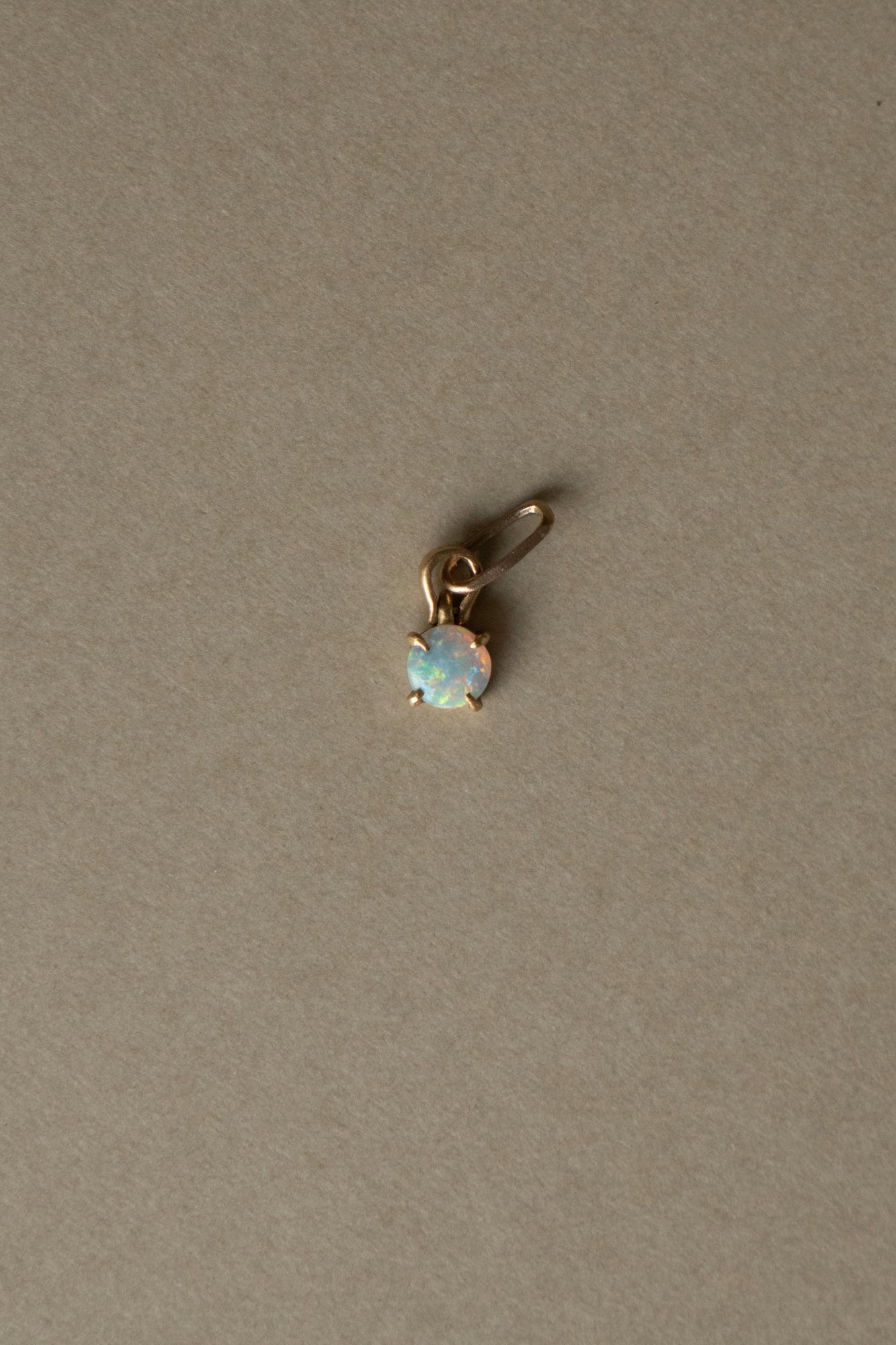 MONAKA jewellery Horse Shoe Prong Opal Necklace Charm Top /K10