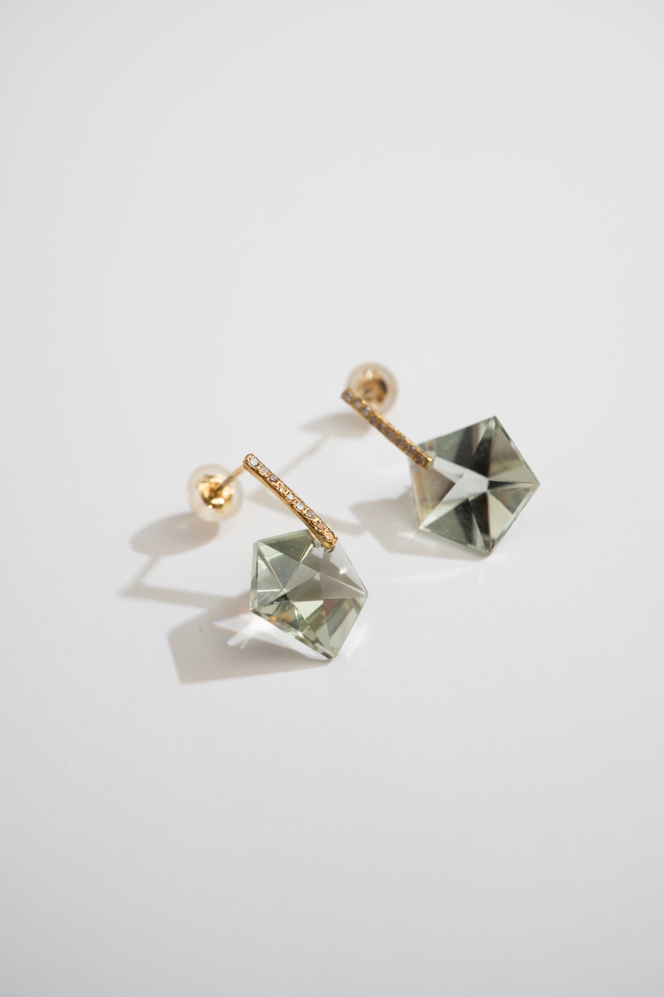 MONAKAjewellery Hibiki Pentagon Green Amethyst Pierce /K18