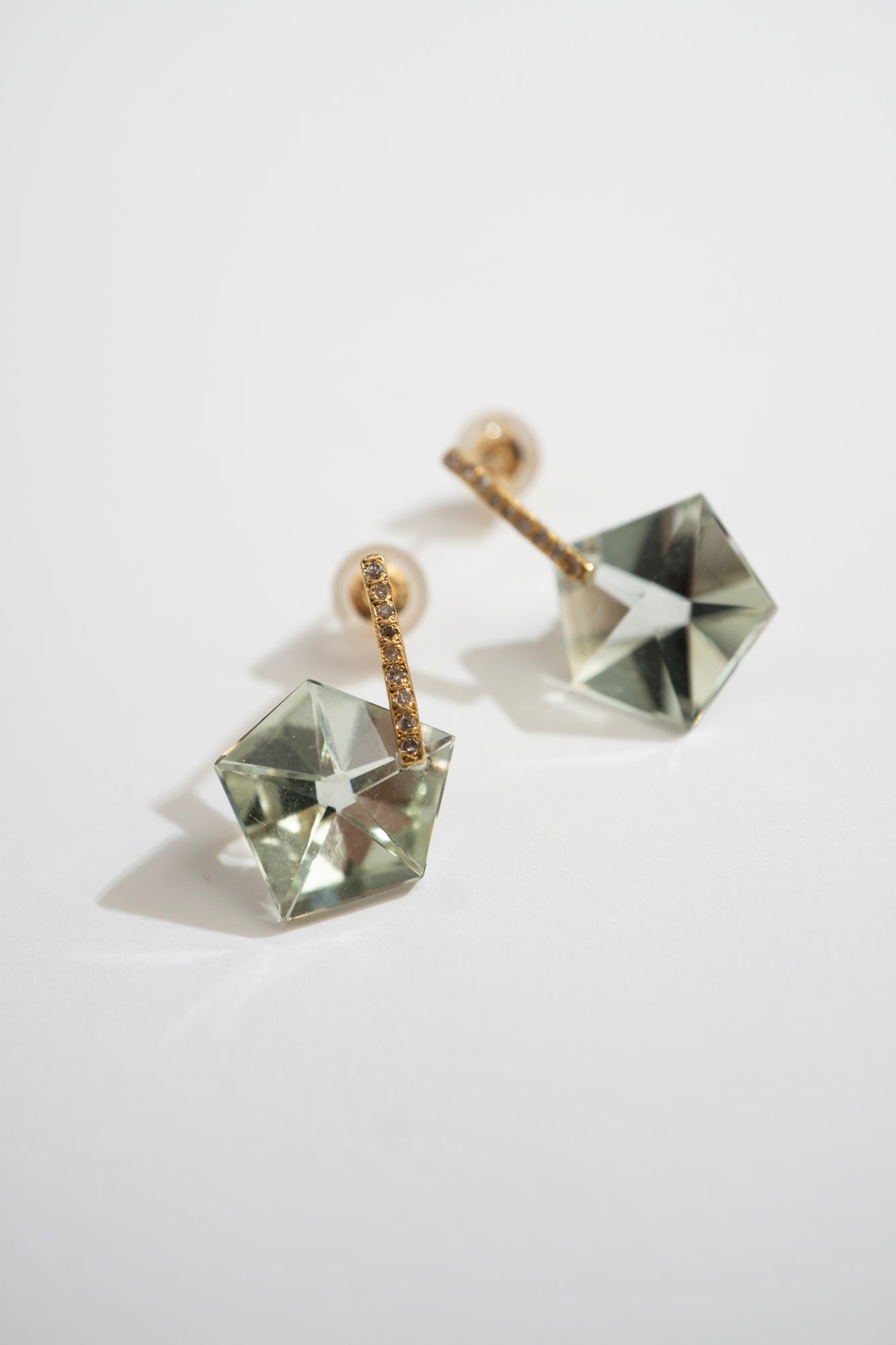 MONAKAjewellery Hibiki Pentagon Green Amethyst Pierce /K18
