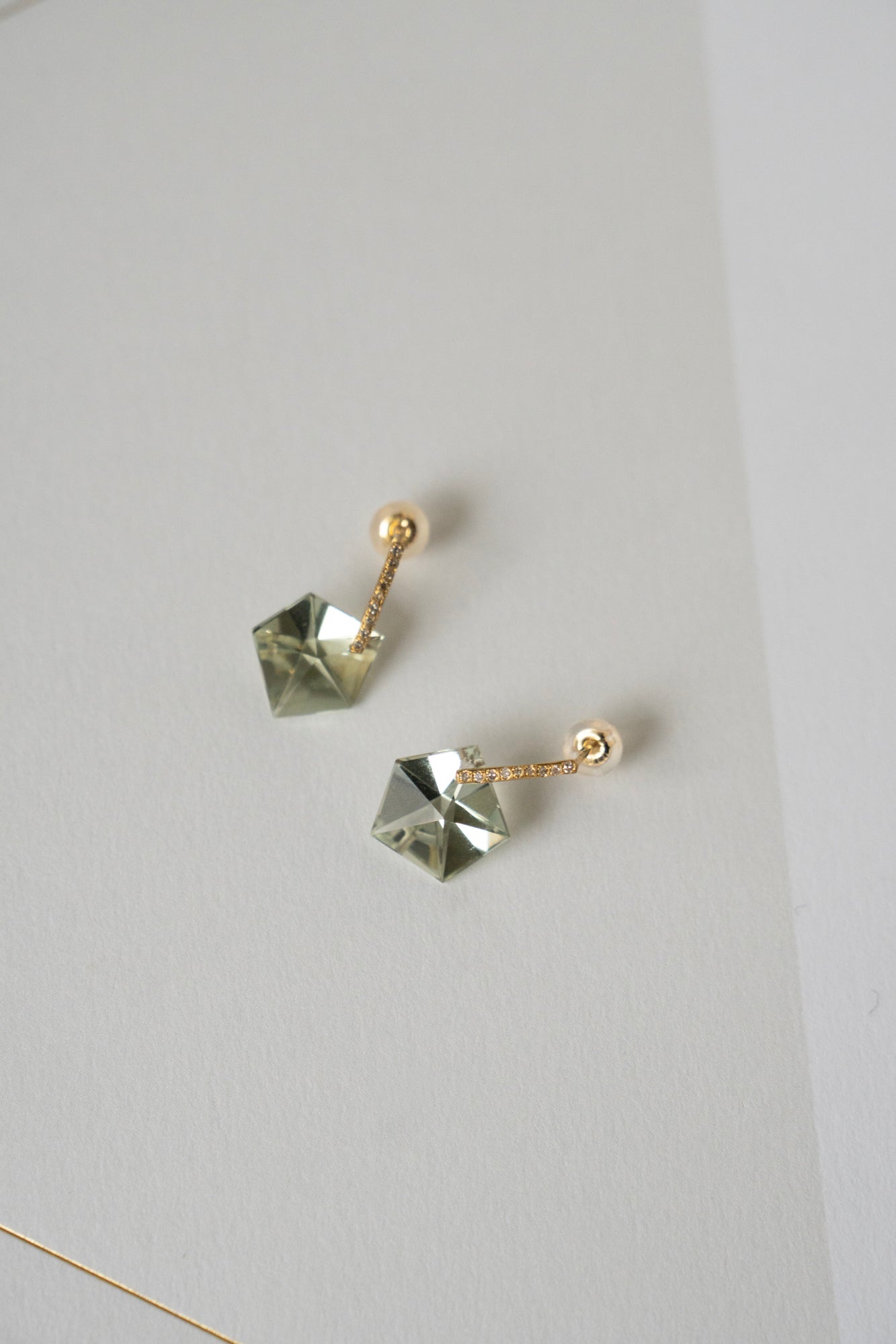 MONAKAjewellery Hibiki Pentagon Green Amethyst Pierce /K18