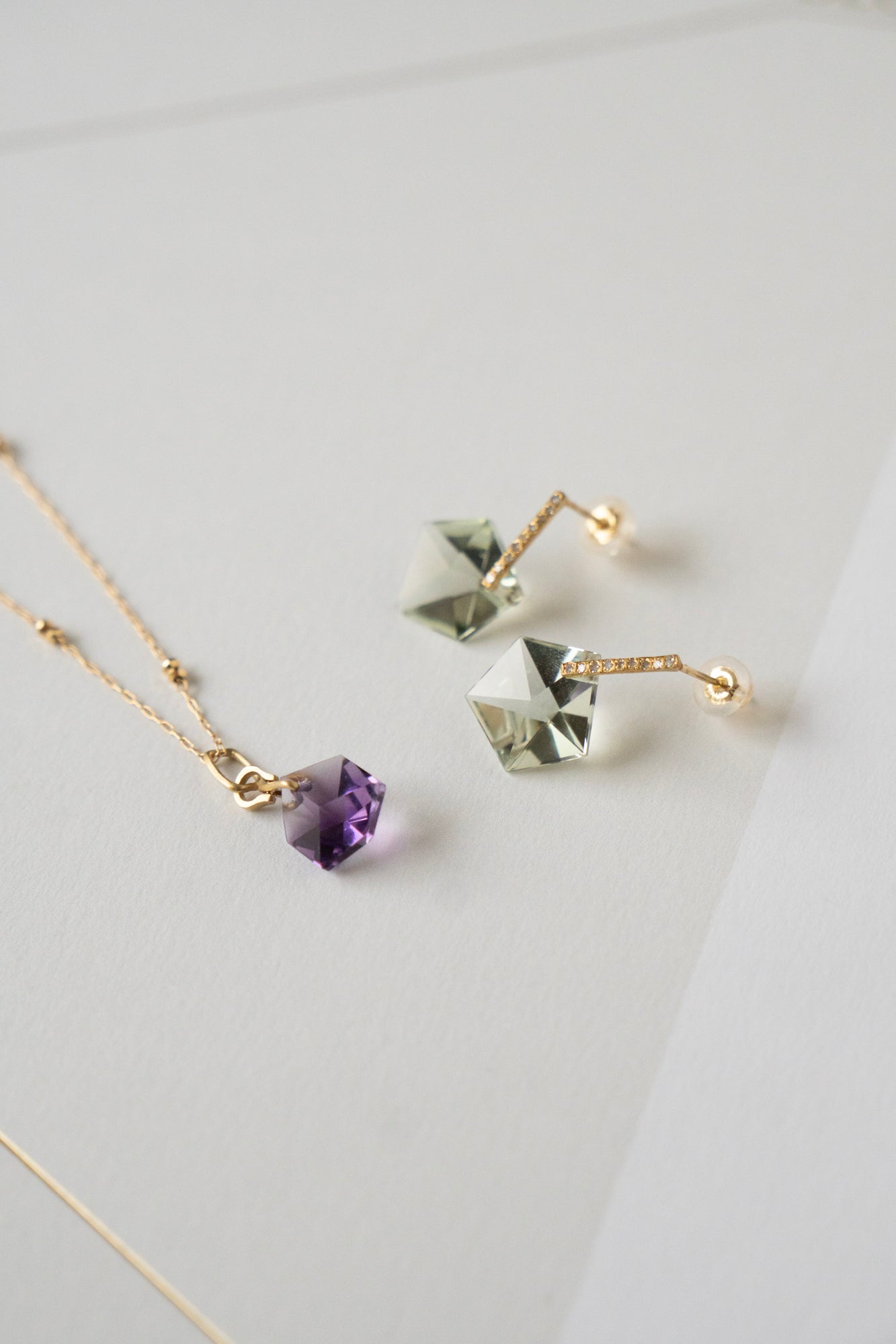MONAKAjewellery Hibiki Pentagon Green Amethyst Pierce /K18