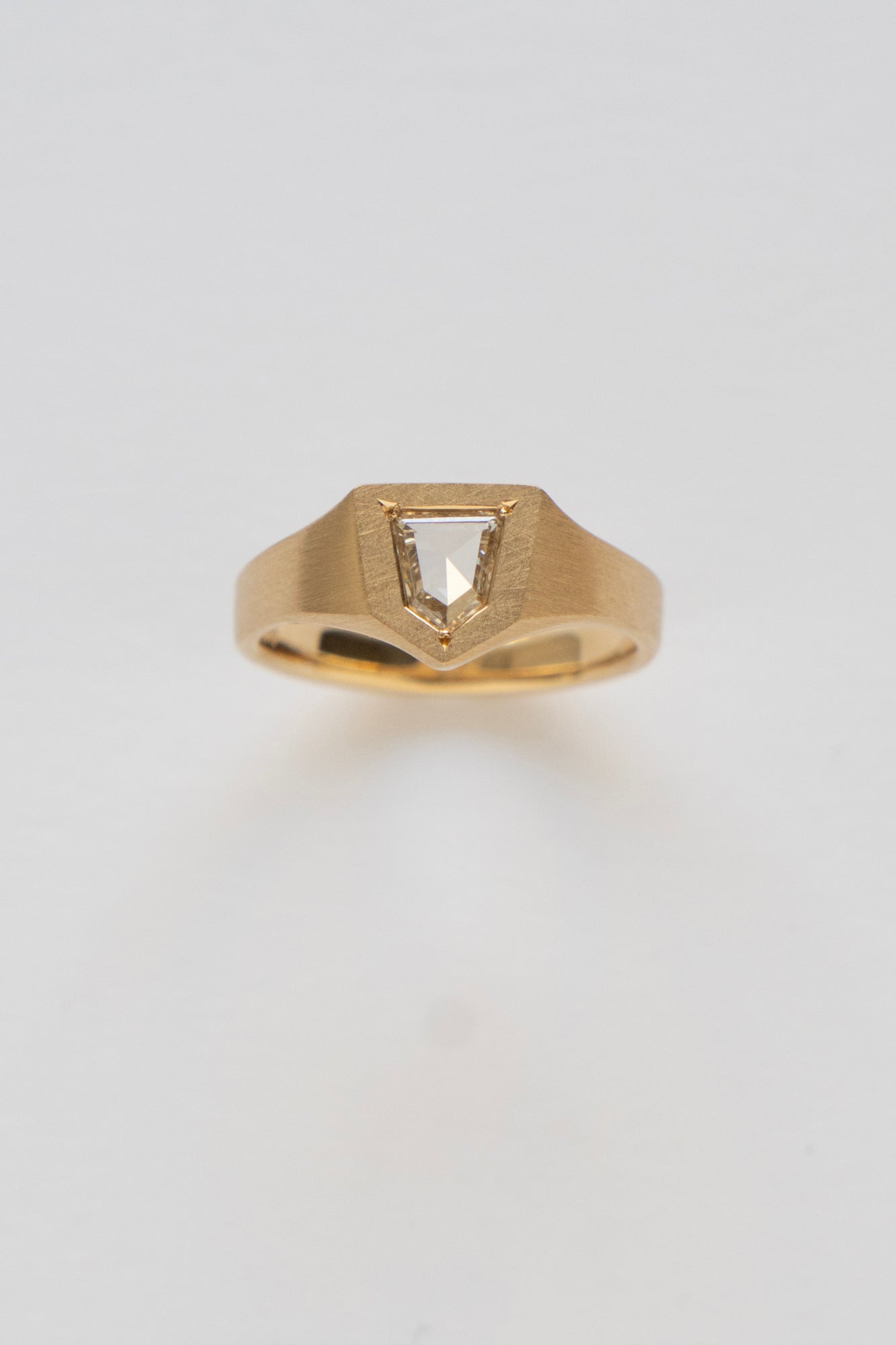 simmon Seta Portrait Cut Diamond Signet Ring /K18