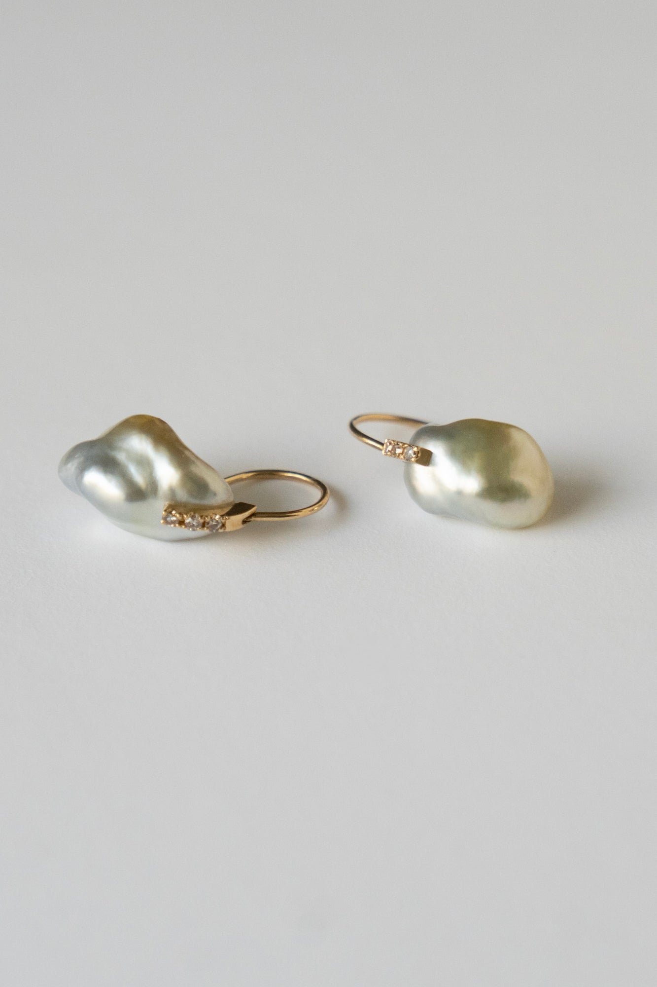 simmon Seta Keshi Pearl Line Hook Earring /K18