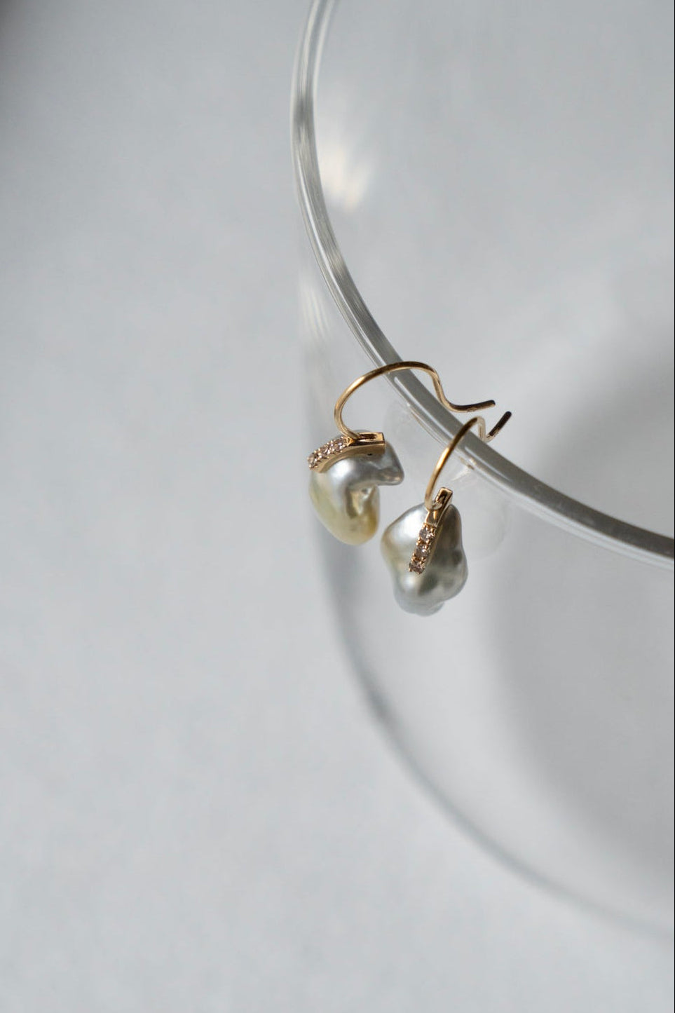 simmon Seta Keshi Pearl Line Hook Earring /K18