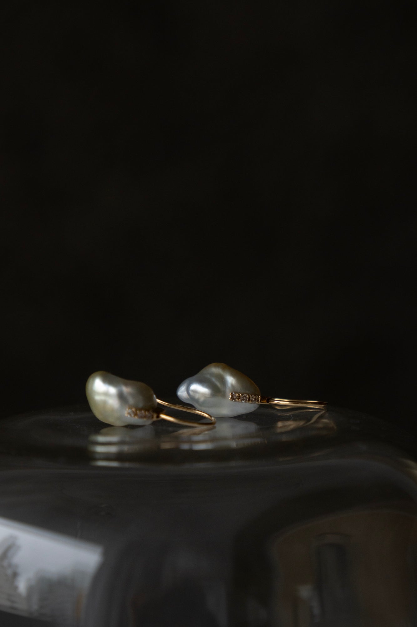 simmon Seta Keshi Pearl Line Hook Earring /K18