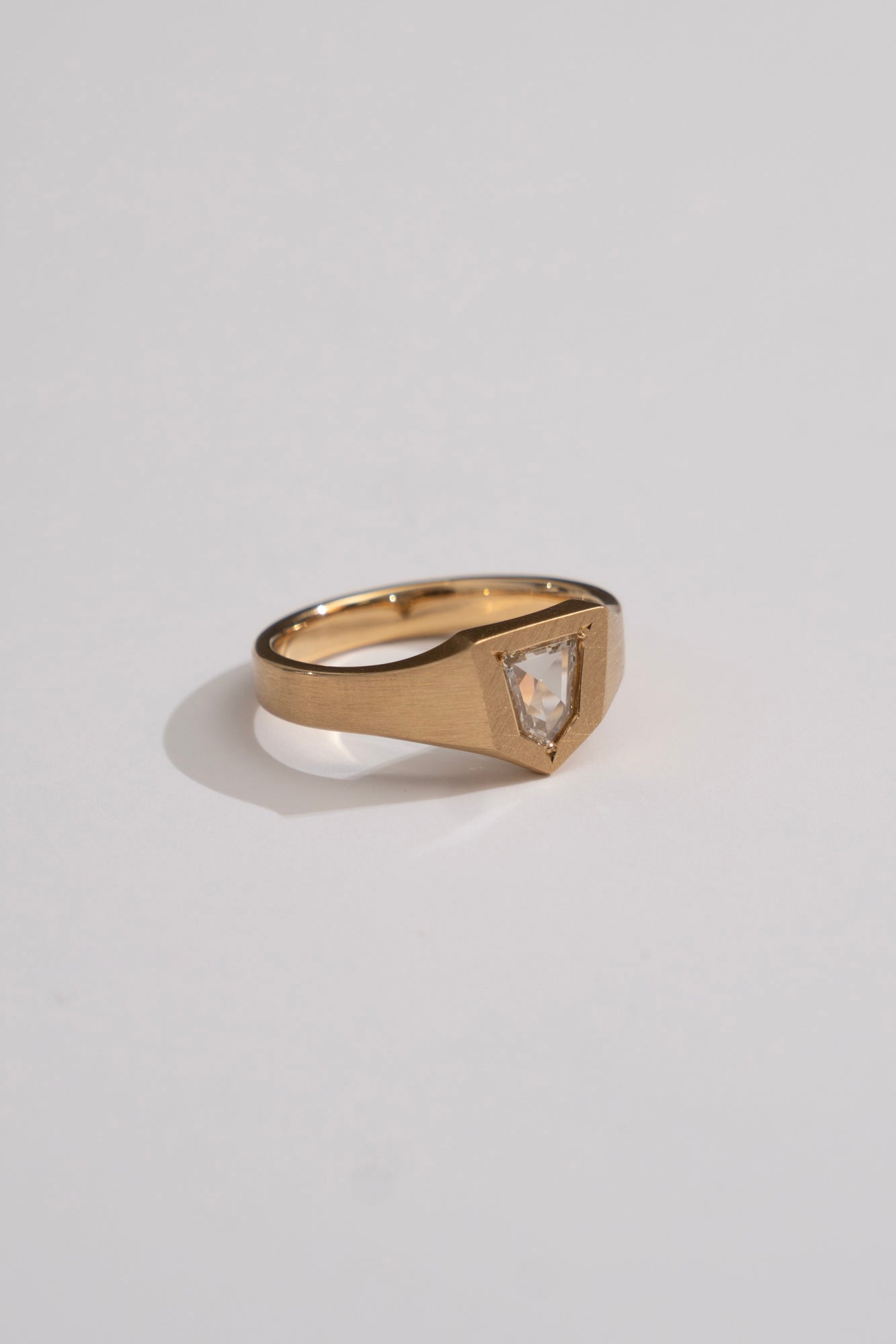 simmon Seta Portrait Cut Diamond Signet Ring /K18