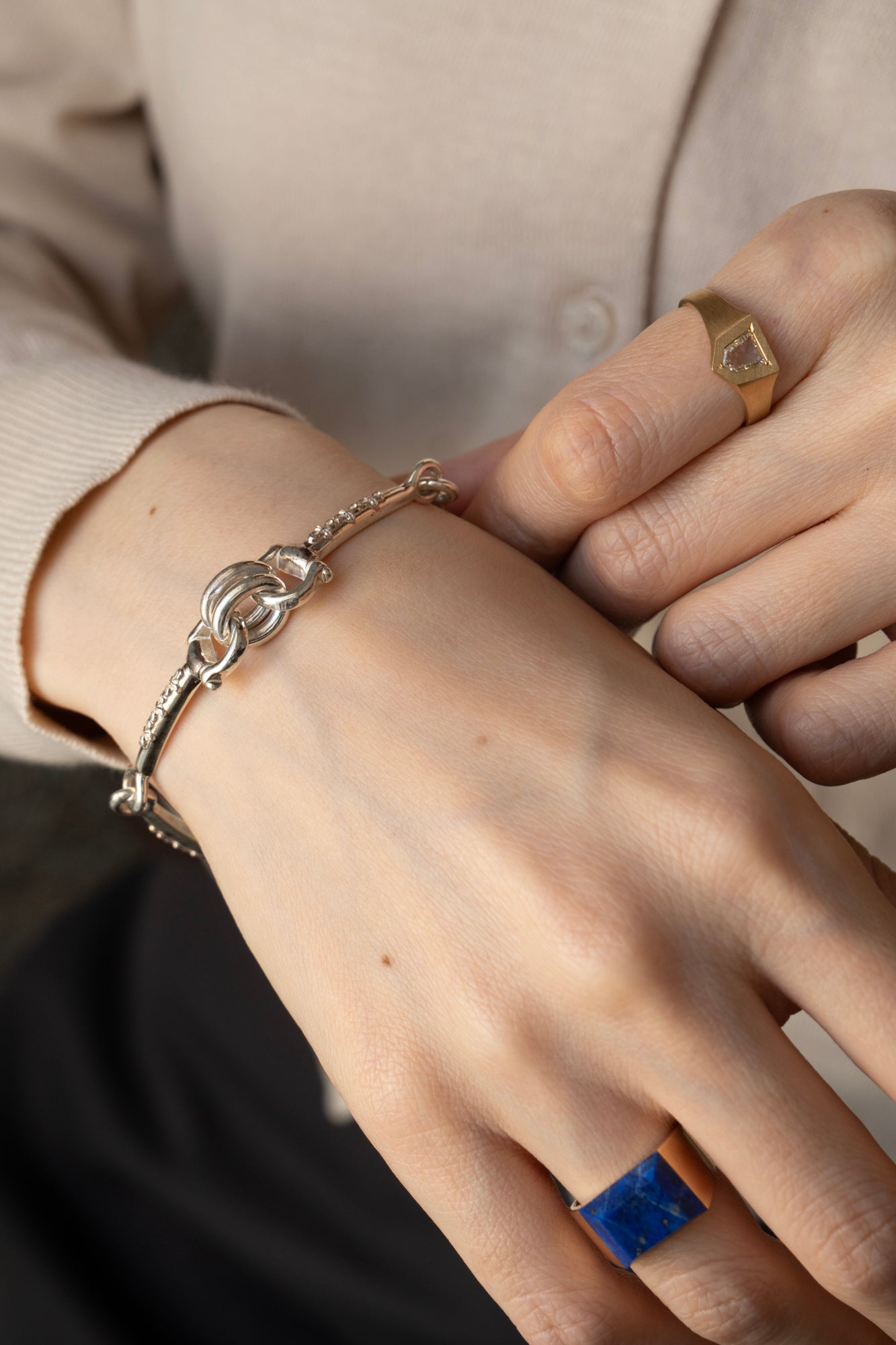 WAKAN SILVER SMITH Mobius Pattern Horse Bit Bracelet /Silver