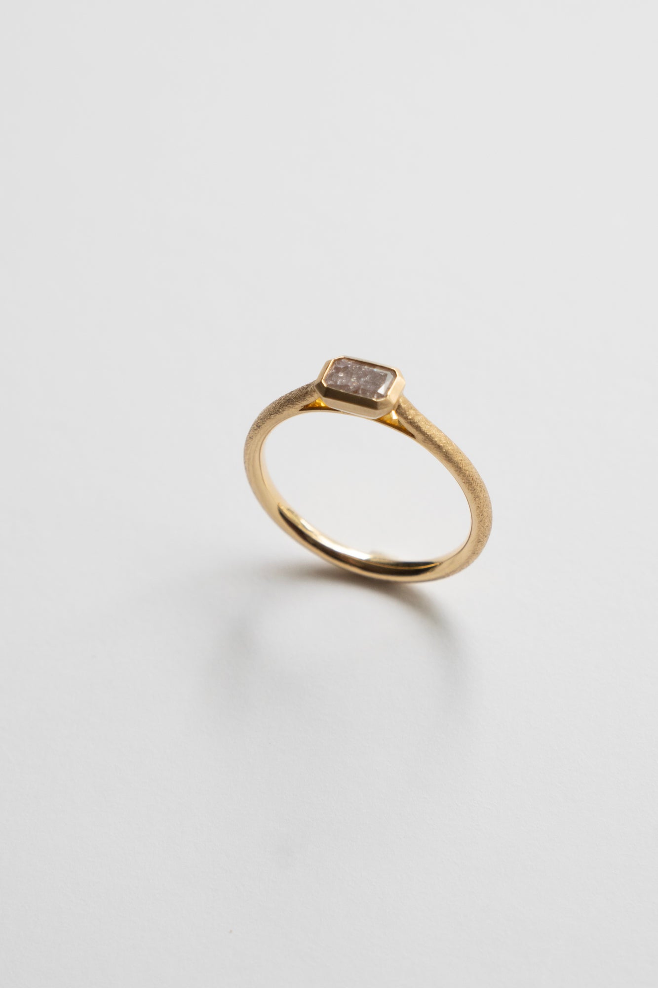 simmon Seta Radiant Cut Cracked Pink Inclusion Diamond Bezel Set Ring /K18