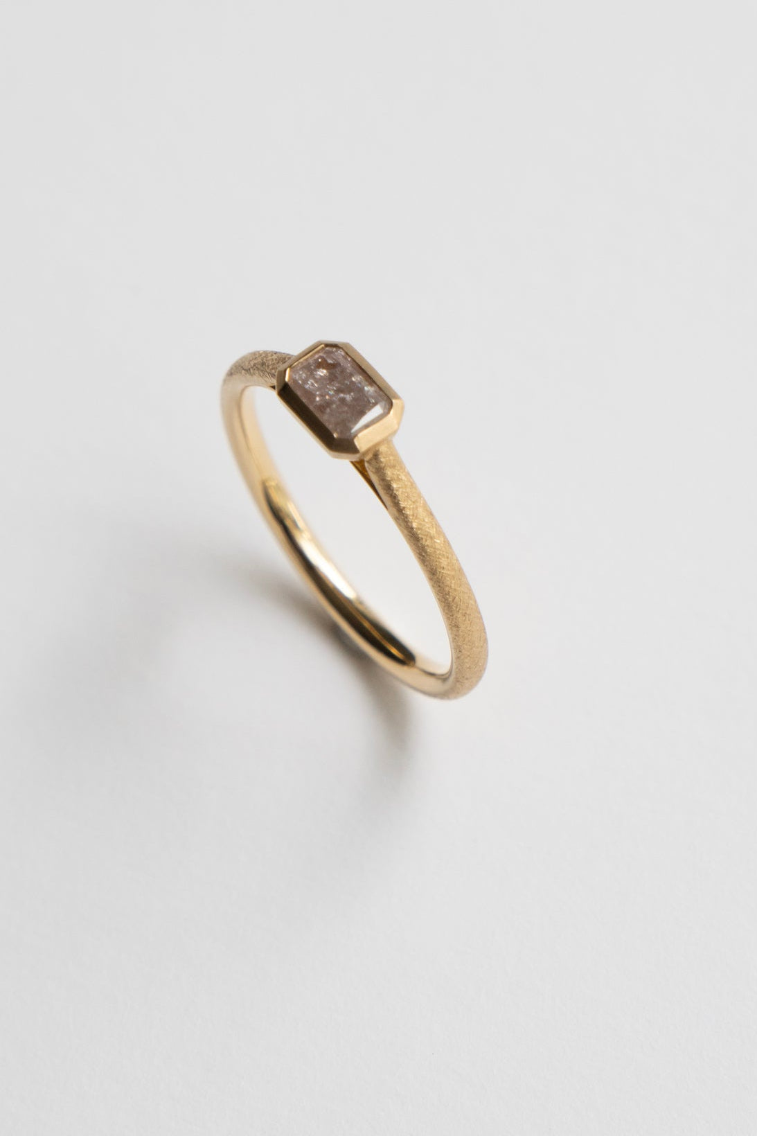simmon Seta Radiant Cut Cracked Pink Inclusion Diamond Bezel Set Ring /K18