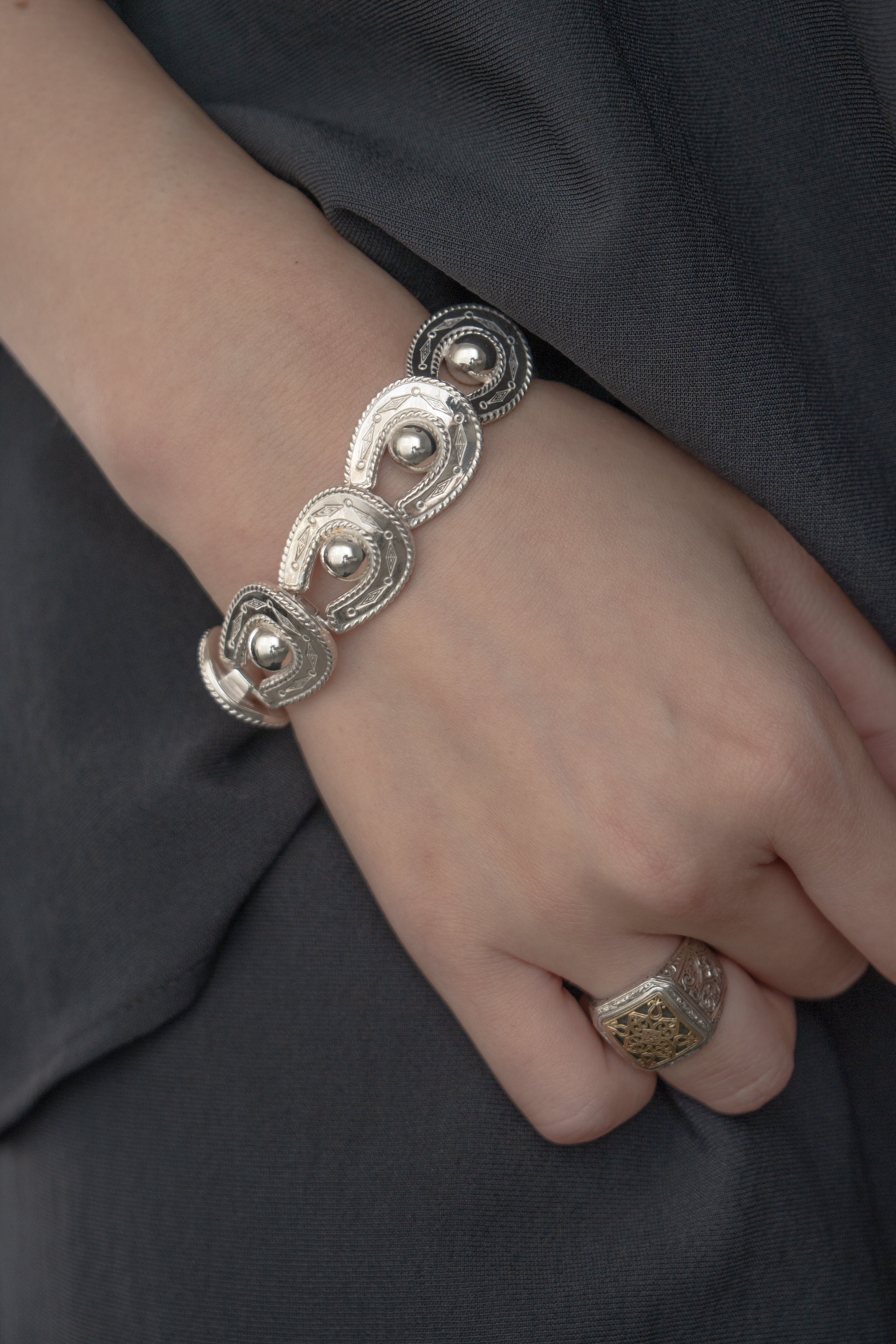 WAKAN SILVER SMITH ワカンシルバースミス Spirit Horse shoe Bracelet
