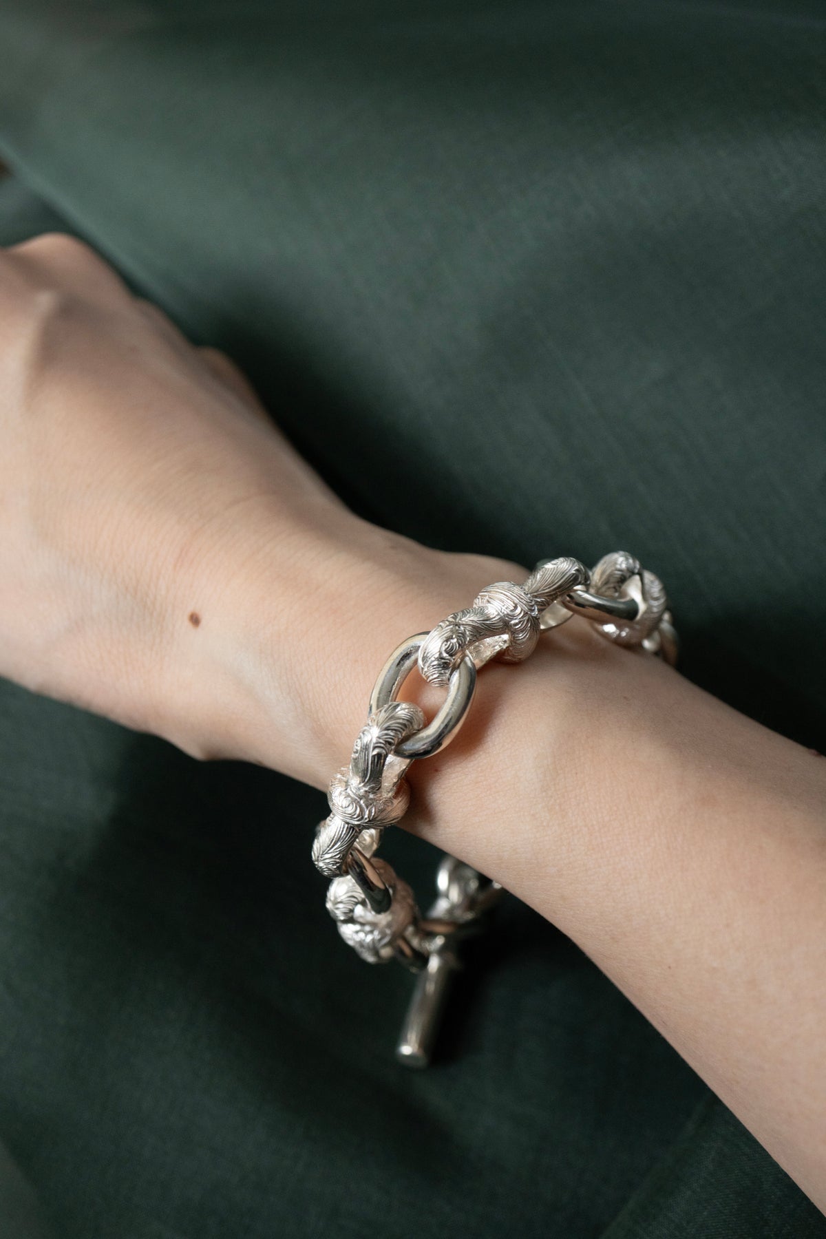WAKAN SILVER SMITH Arabesque Mobius Bracelet /Silver