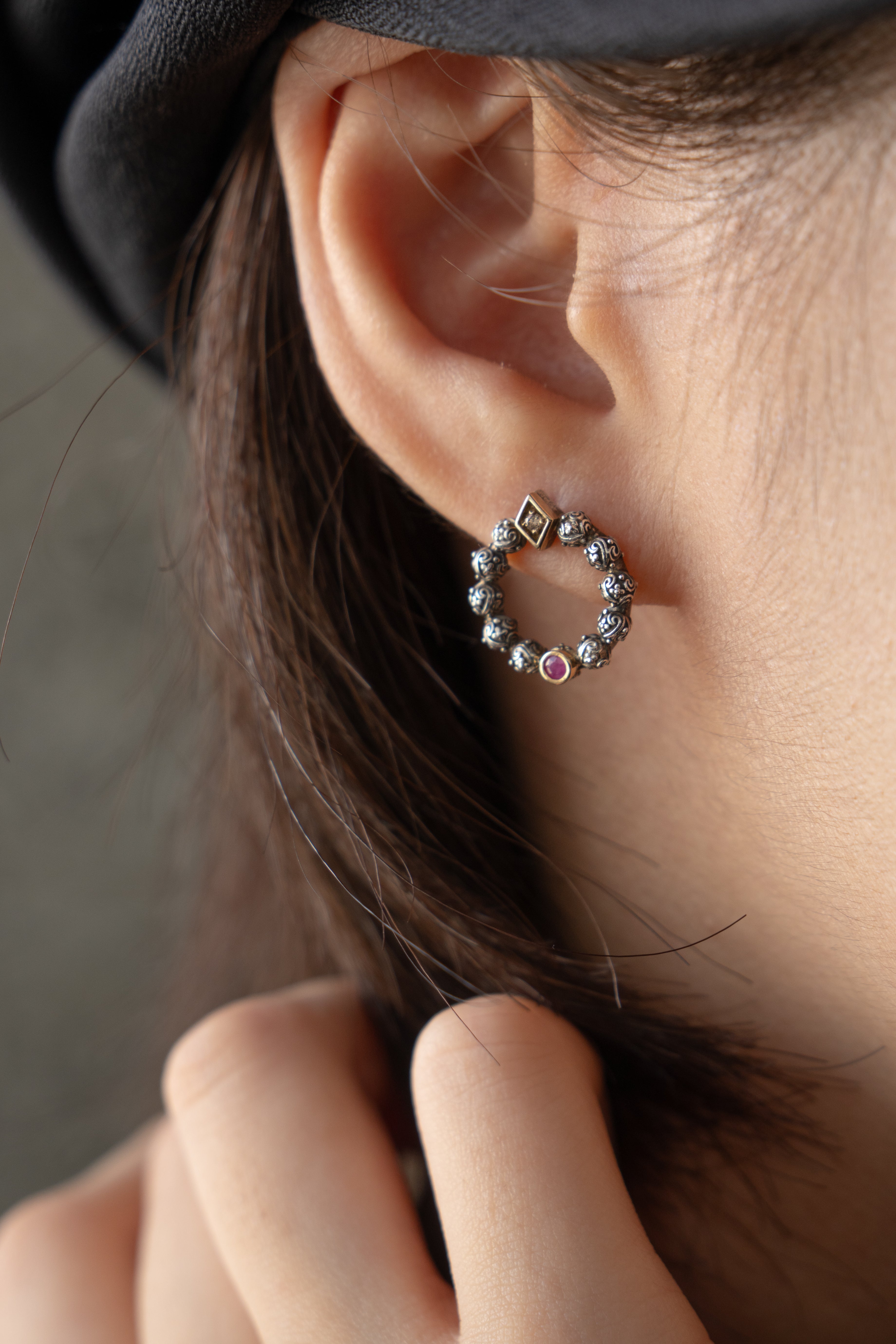 Gerochristo Garden Shadows Circle Stud Earrings Ruby ジェロ