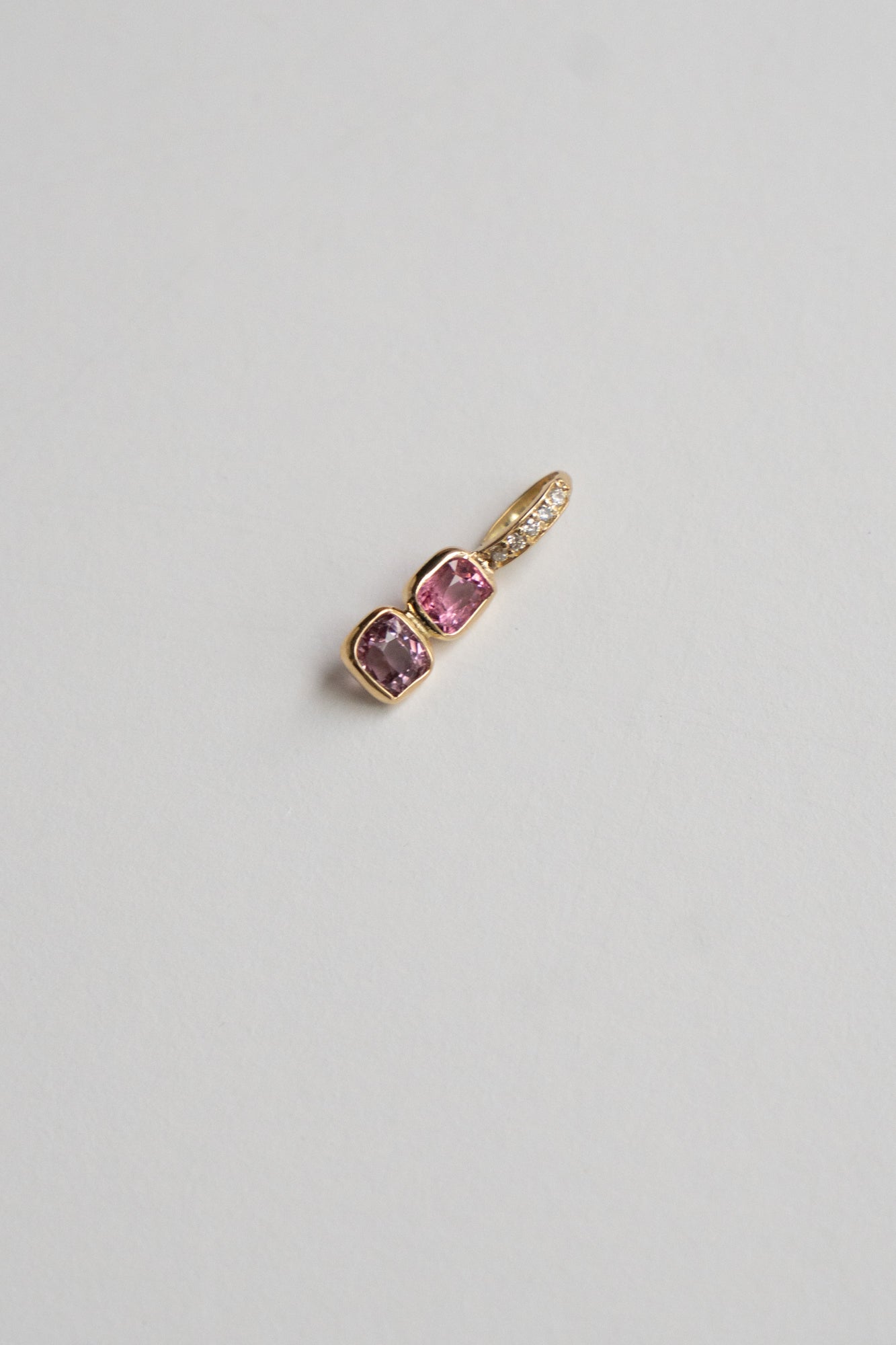 bohem Tiny Charm Top Pink Spinel /K18