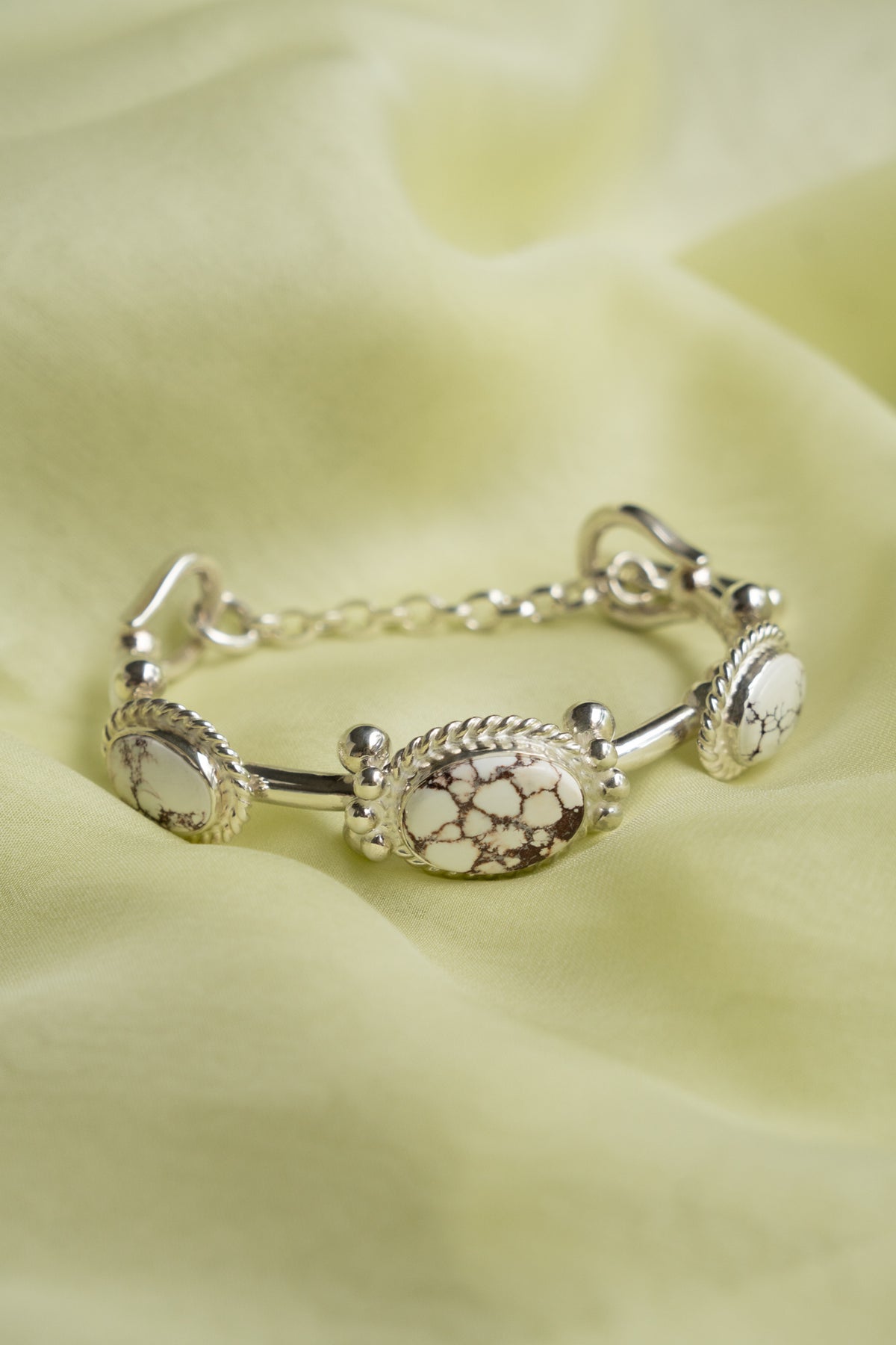 WAKAN SILVER SMITH Breastplate Cross Junction Bangle with Wild Horse /Silver