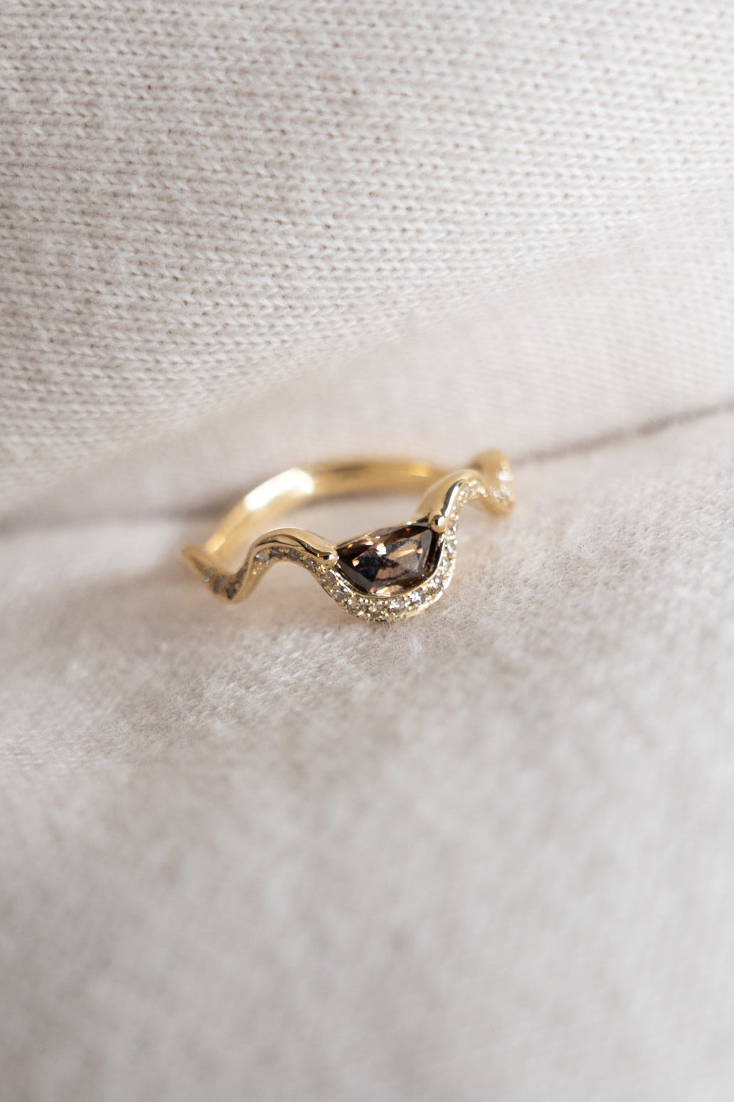 PALA Dark Brown Diamond Wave Ring /K18 - patchouli Exclusive