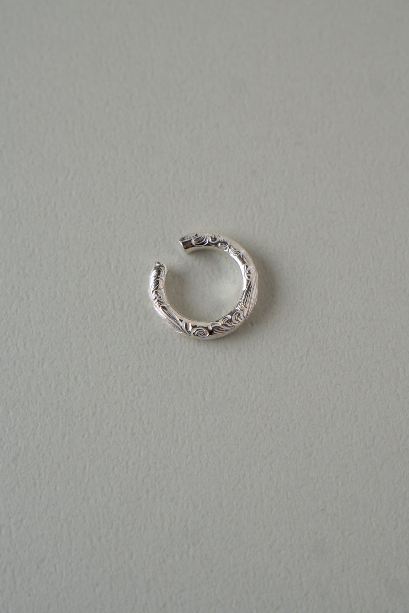 WAKAN SILVER SMITH ワカンシルバースミス Arabesque Round Ear cuff
