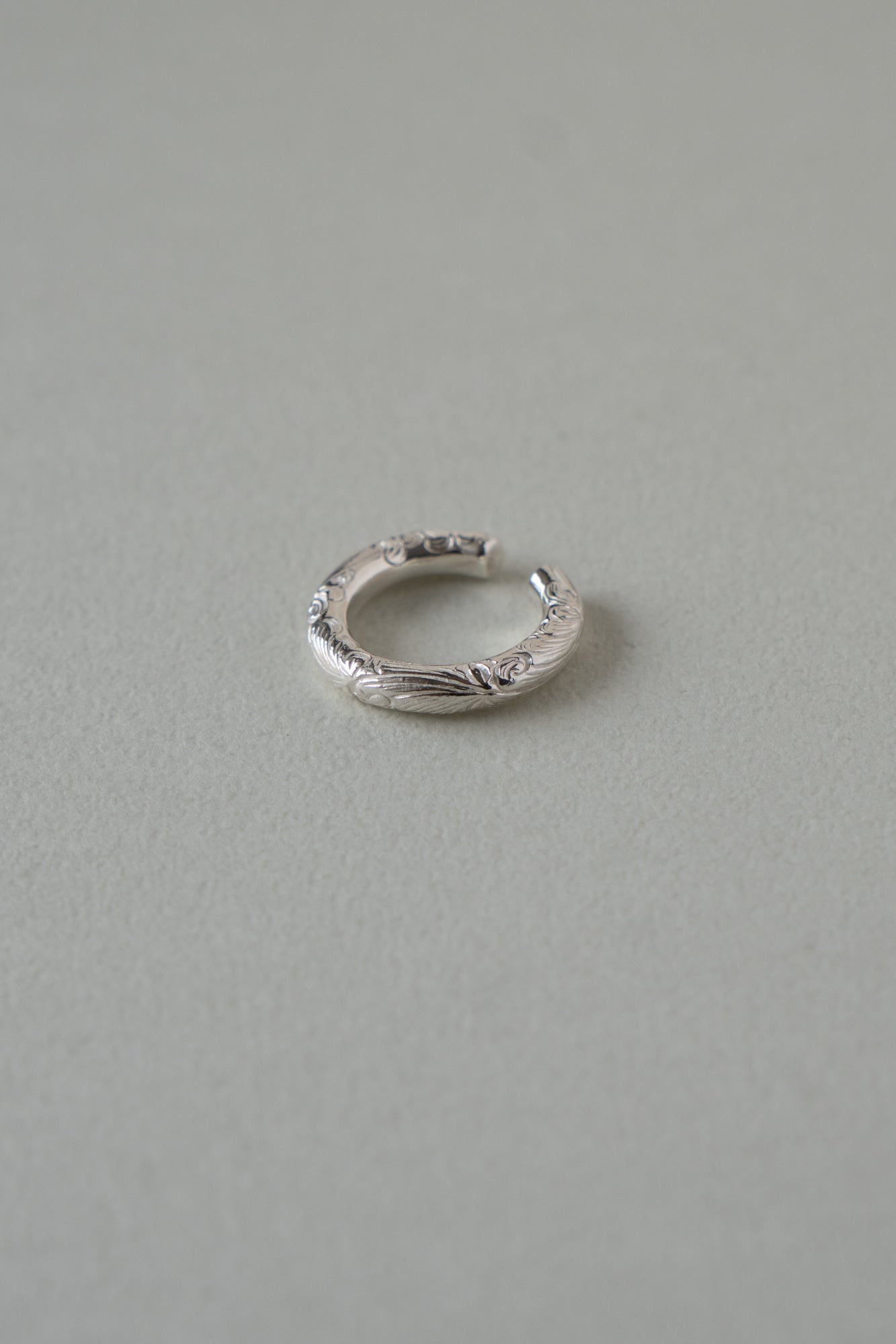 WAKAN SILVER SMITH ワカンシルバースミス Arabesque Round Ear cuff