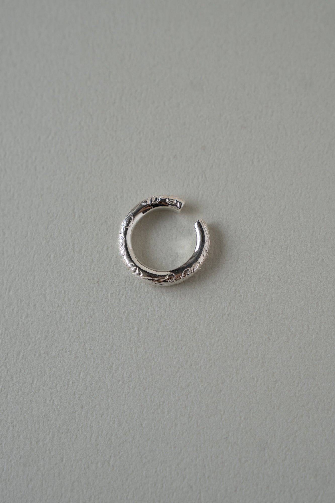 WAKAN SILVER SMITH ワカンシルバースミス Arabesque Round Ear cuff